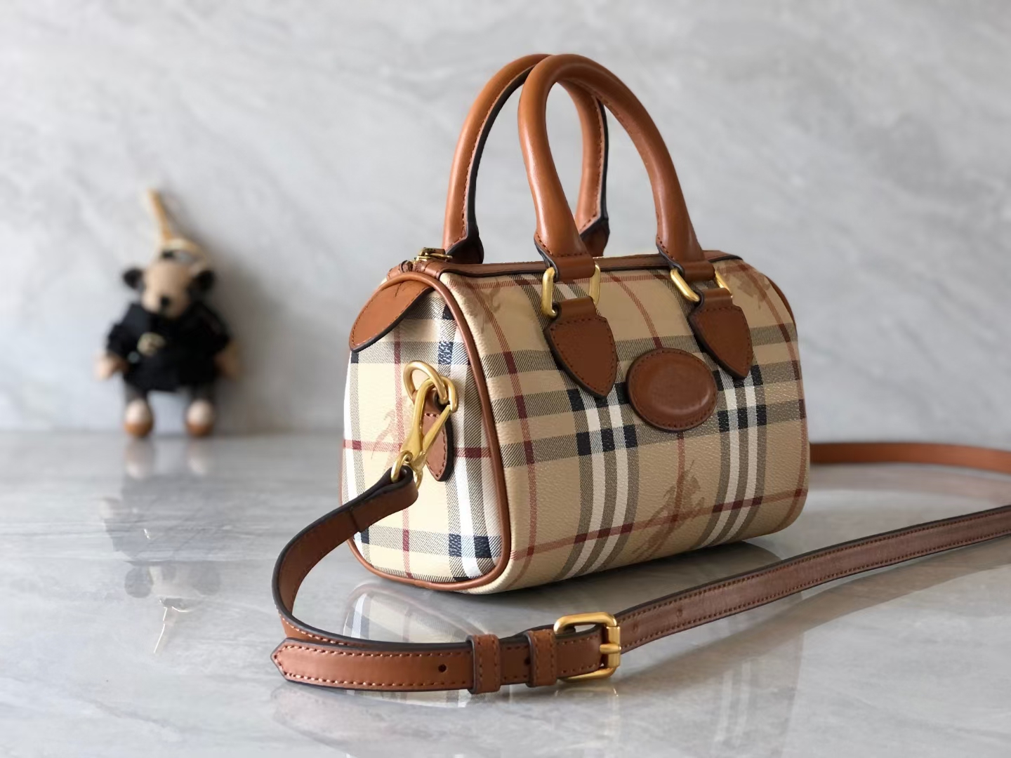 [TOP] BURBERRY Crossbody Bag Calfskin 20x14x11cm - Beige