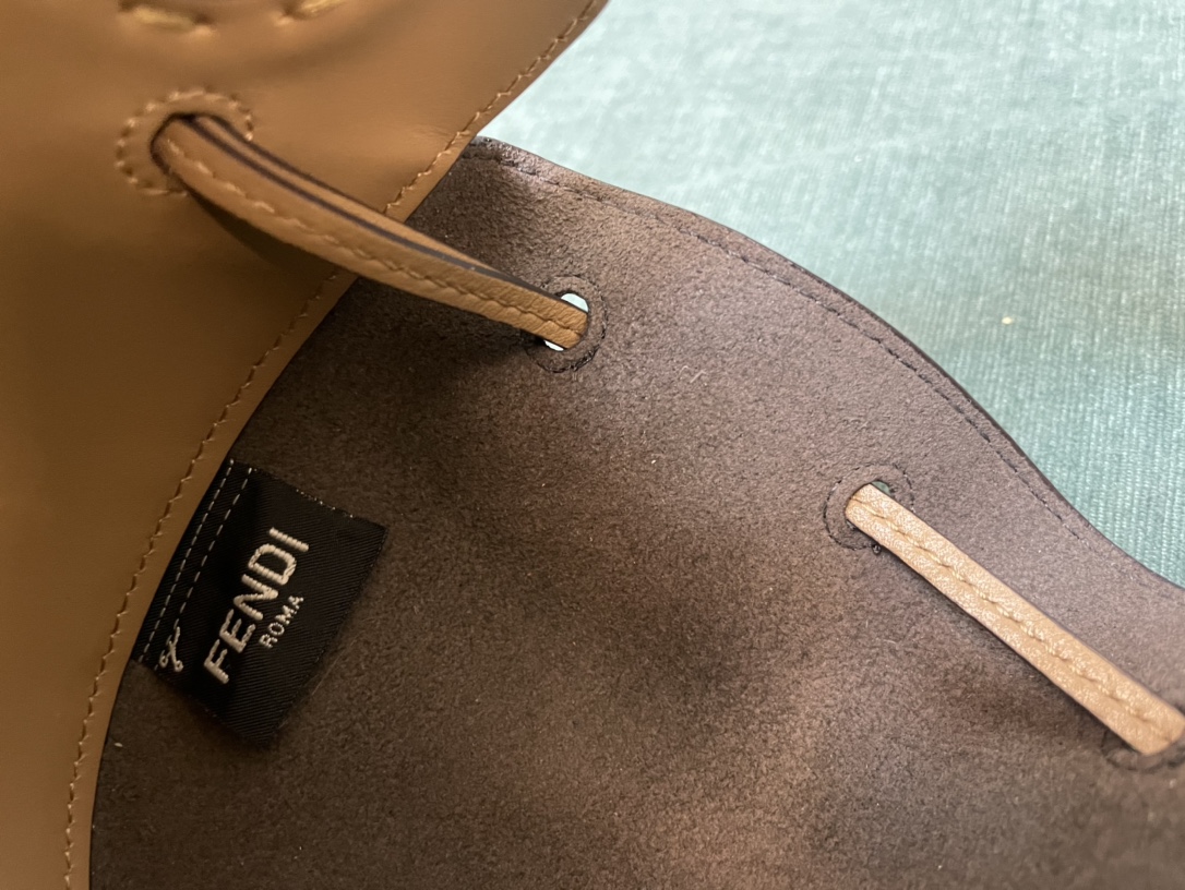 [TOP] FENDI Cowhide Mini Bucket Bag - 24×9.5×14cm