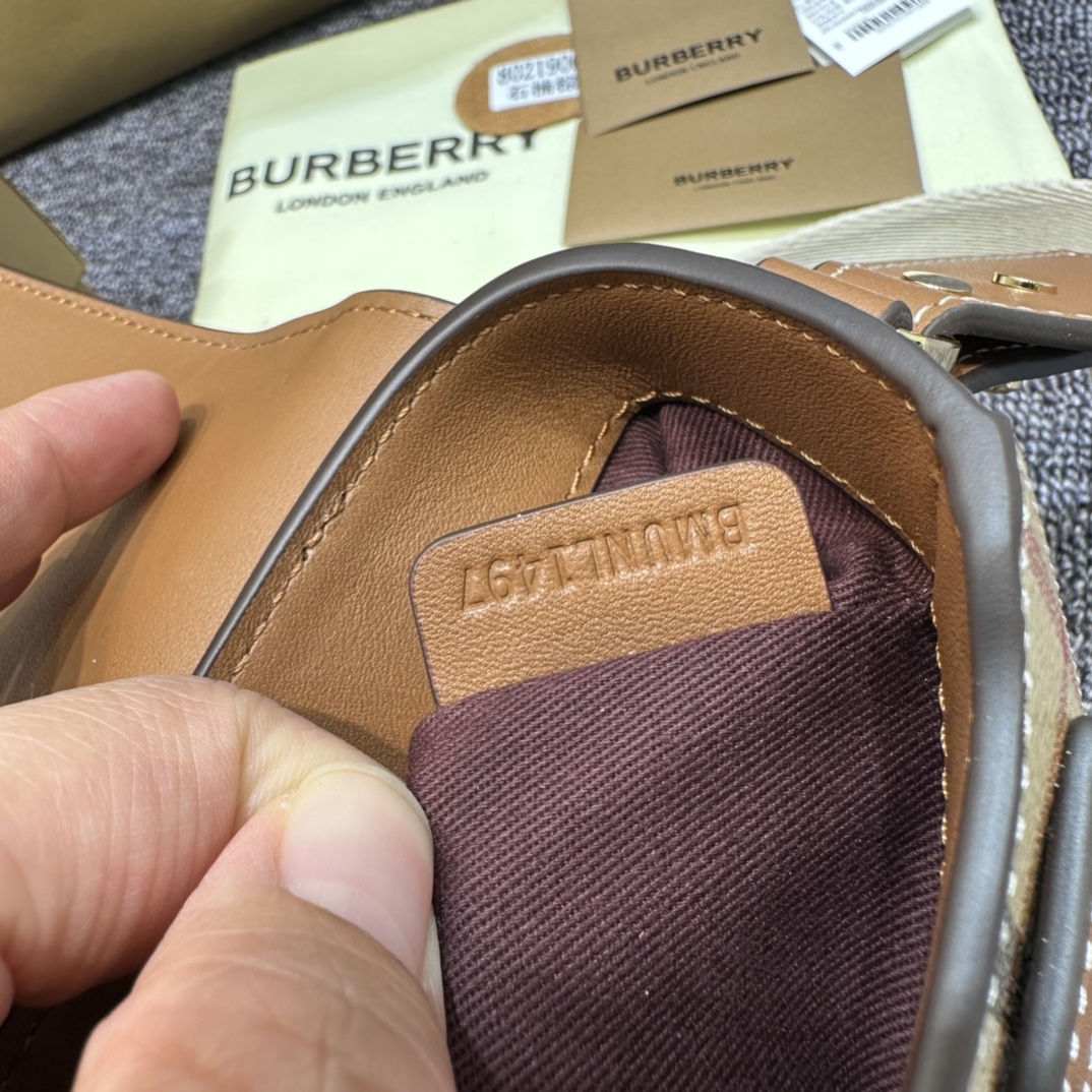[TOP] BURBERRY Note Bag Classic Plaid 25 x 8.5 x 18cm - Beige
