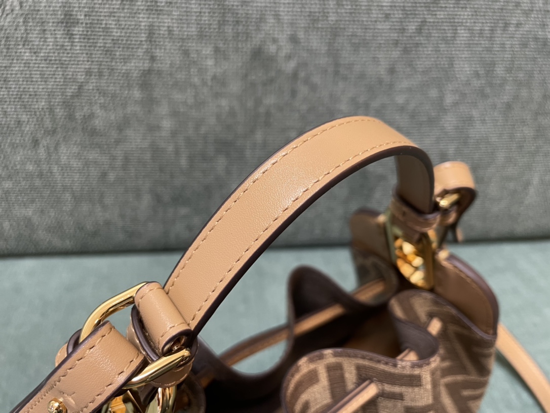 [TOP] FENDI Cowhide Mini Bucket Bag - 24×9.5×14cm