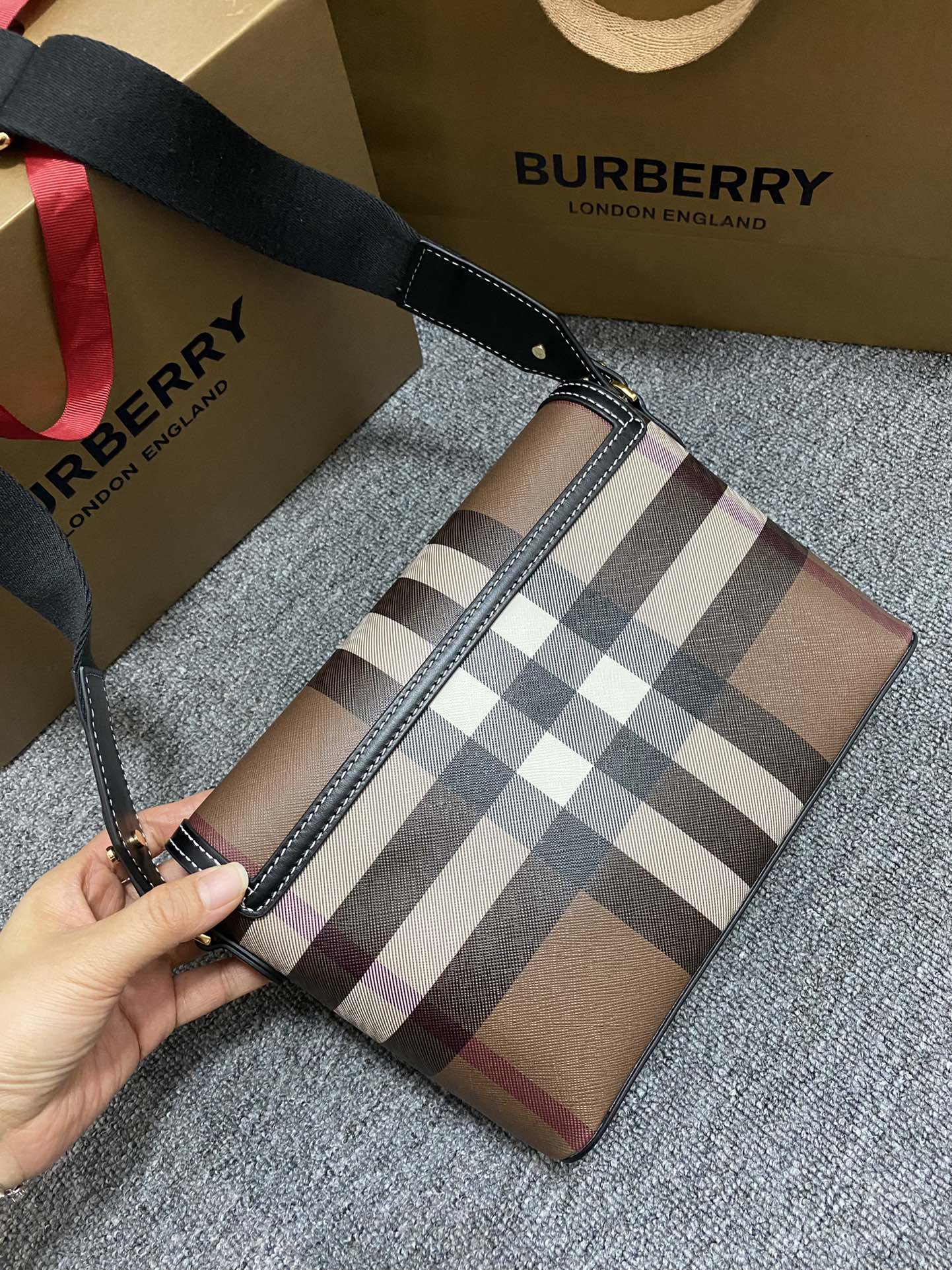 [TOP] BURBERRY Note Bag Classic Plaid 25 x 8.5 x 18cm - Brown