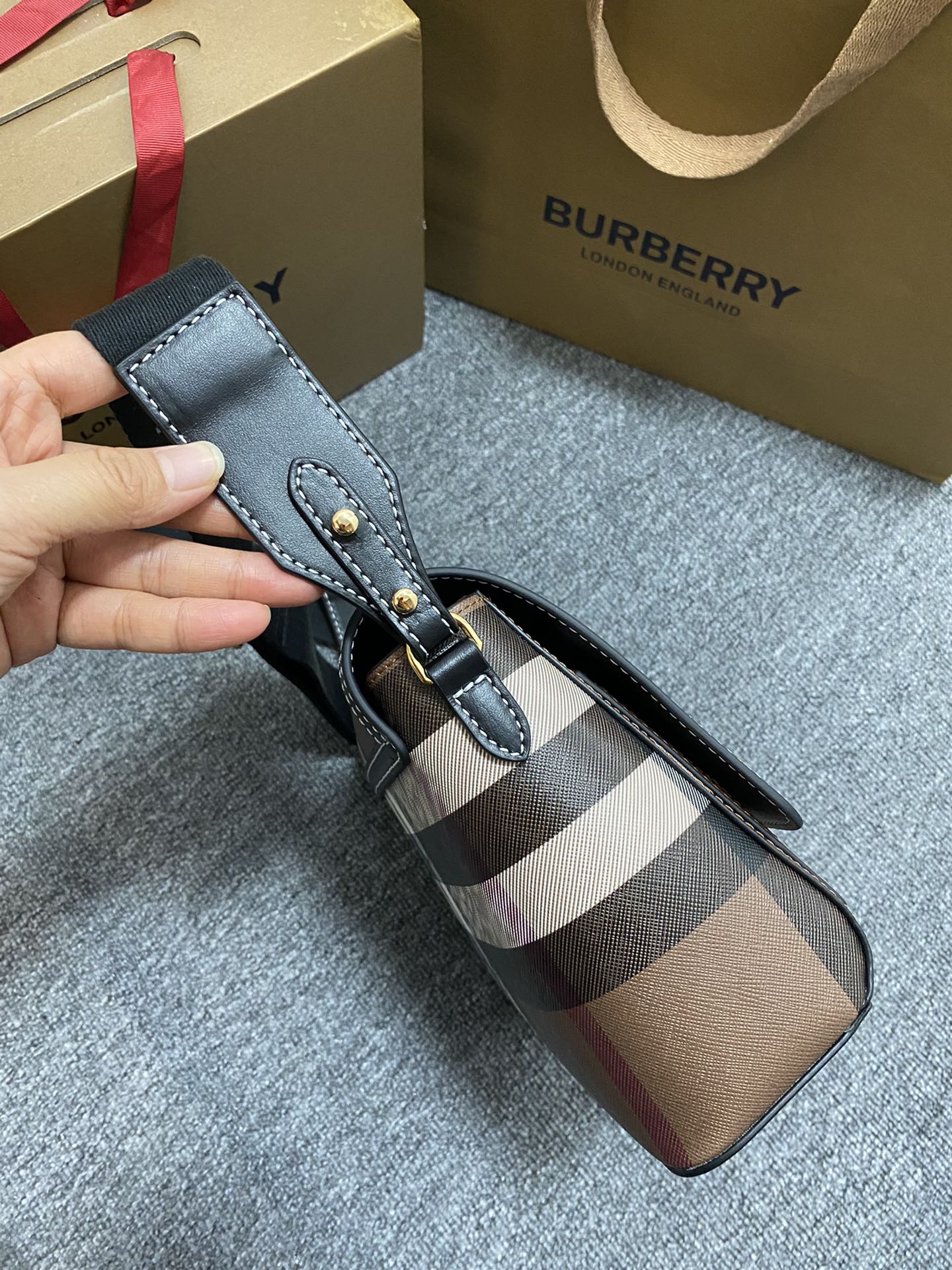 [TOP] BURBERRY Note Bag Classic Plaid 25 x 8.5 x 18cm - Brown