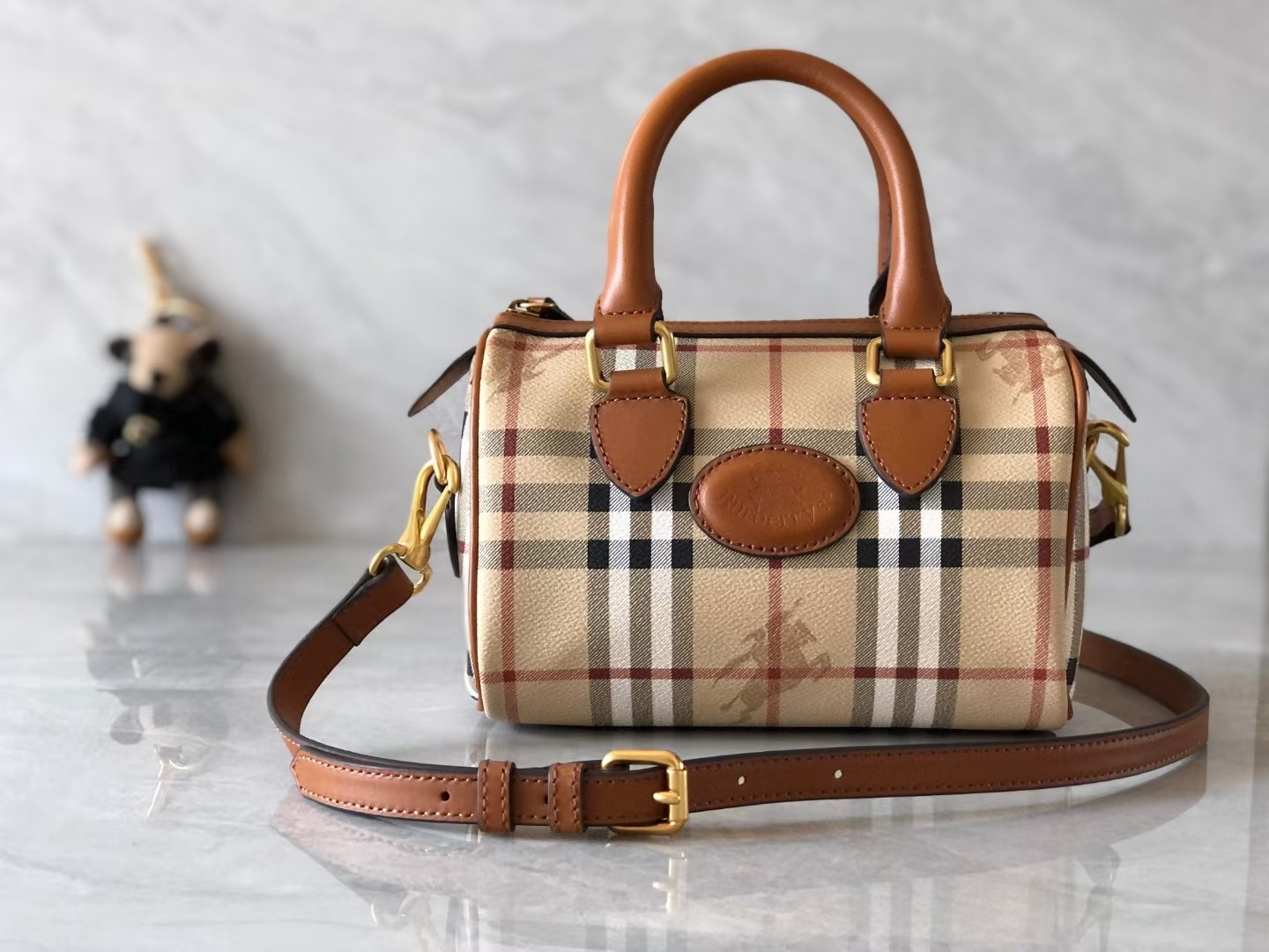 [TOP] BURBERRY Crossbody Bag Calfskin 20x14x11cm - Beige