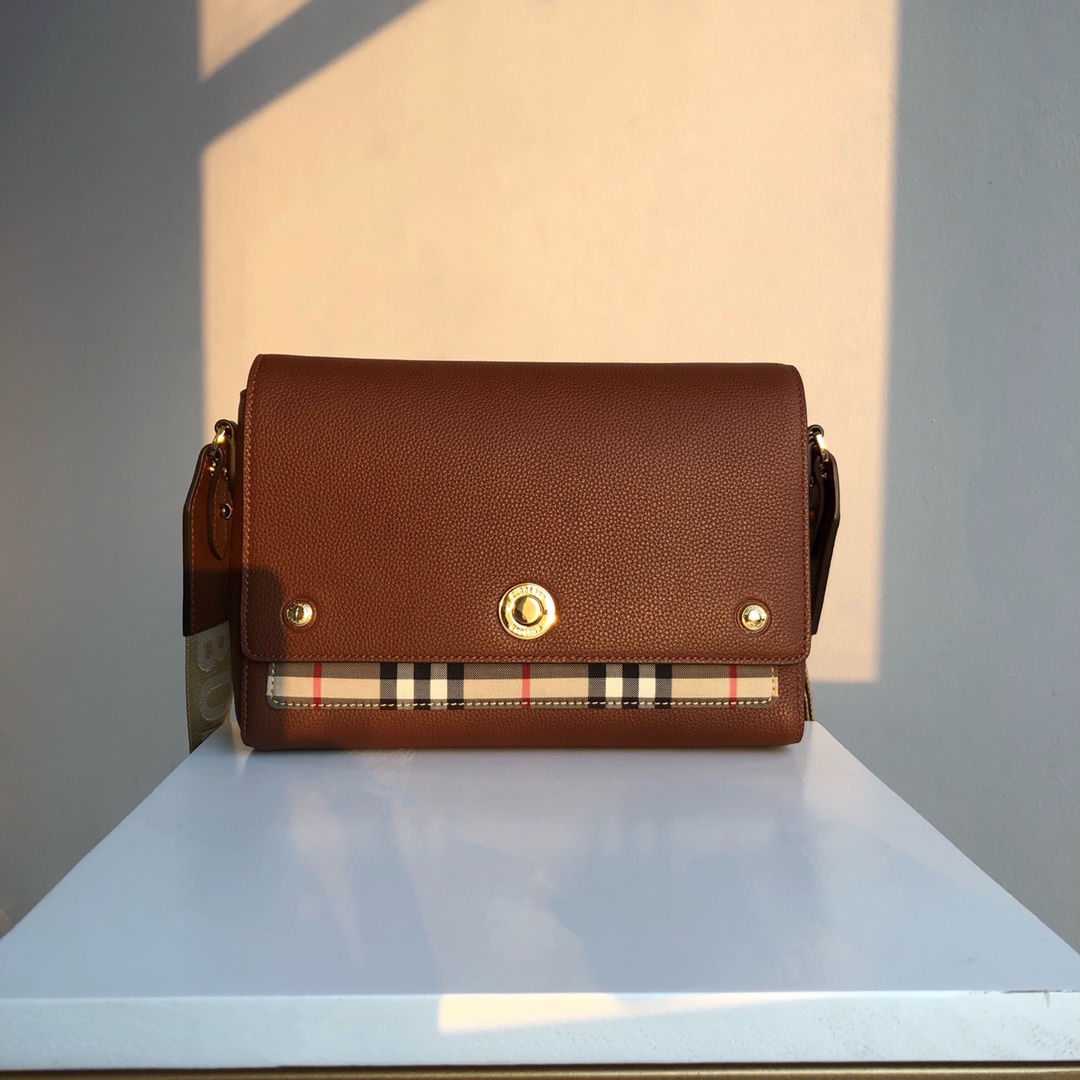 [TOP] BURBERRY Note Bag Grained Calfskin with Vintage Checko 25 x 9 x 18cm - 2 Color