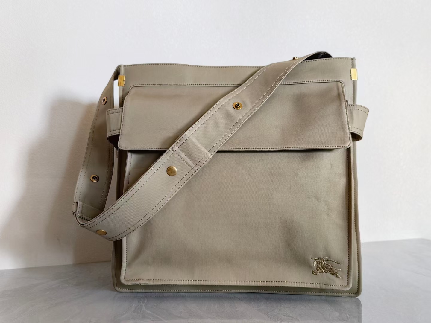 [TOP] BURBERRY Tote Bag 40 x 14 x 40cm Embellished Equestrian Logo Embroidery - 2 Color