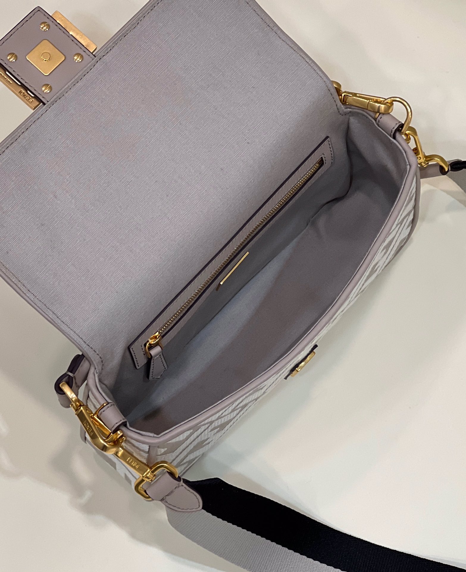 [TOP] FENDI Canvas Baguette Bag - 27×6×14cm - Light Grey&GHW