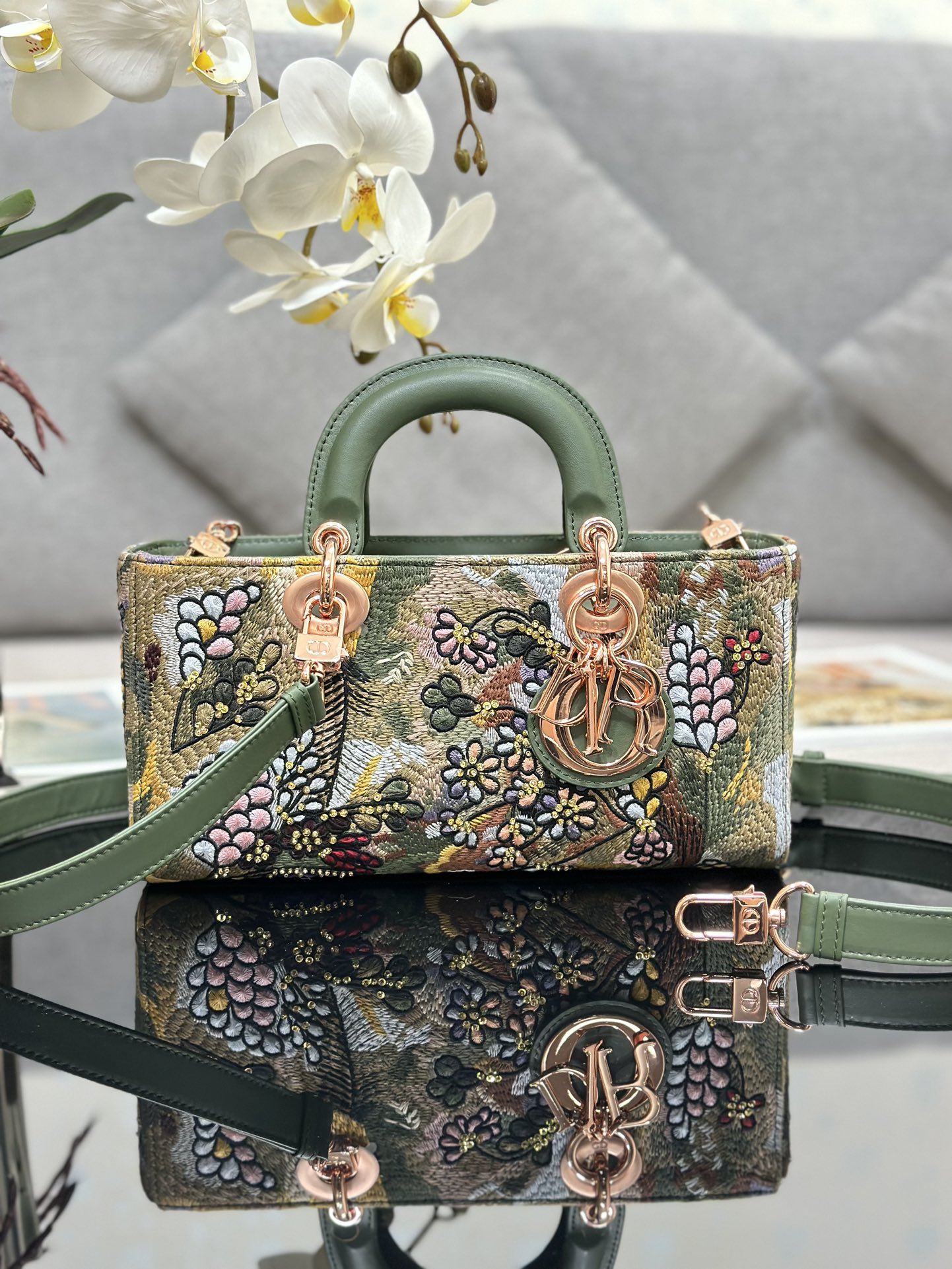 [TOP] Christian Dior Embroidery Lady D-Joy Bag 26x13.5x5cm - 2 Colors