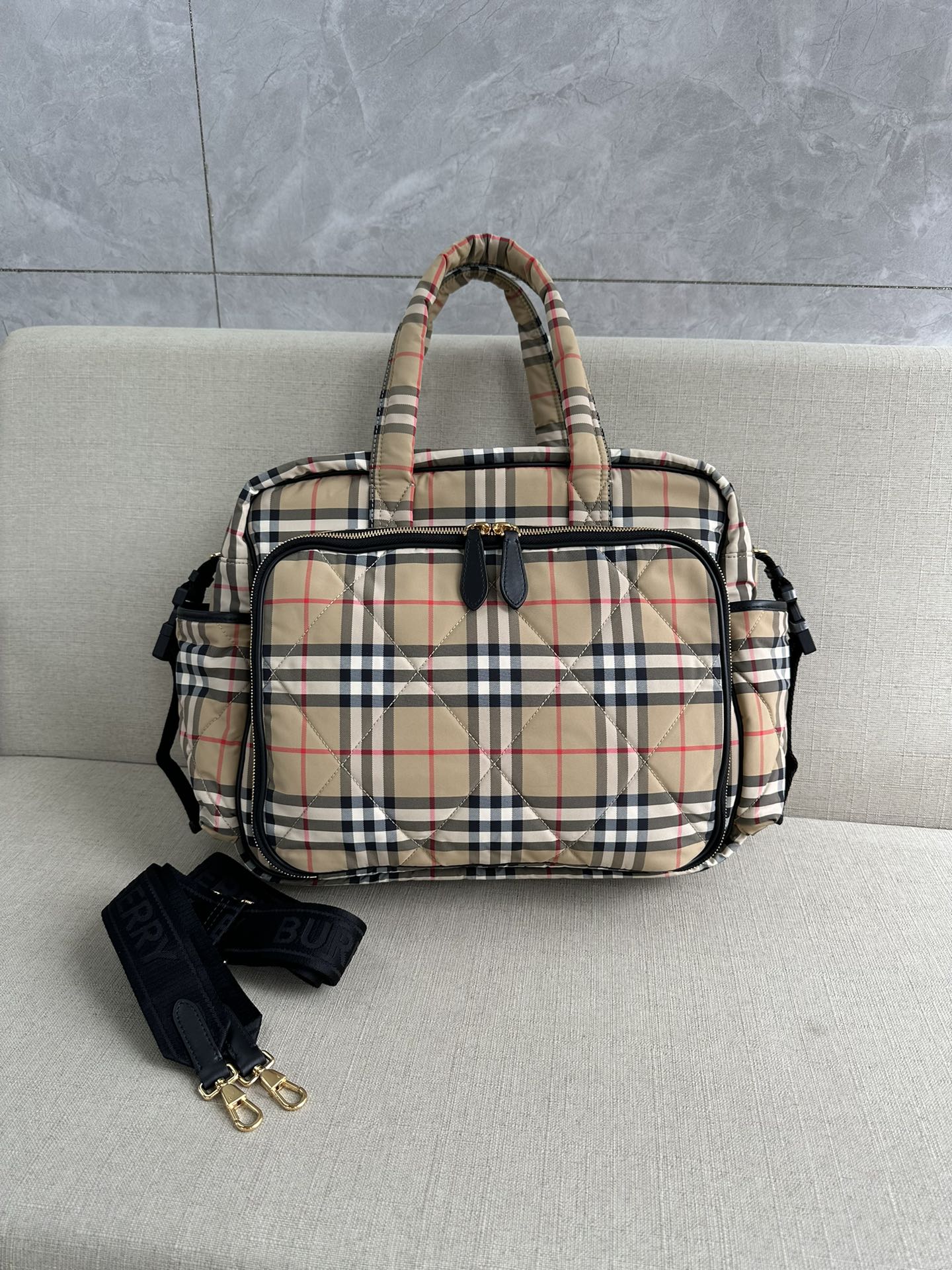 [TOP] BURBERRY Quilted Nylon Bag 36x28x12cm - Plaid
