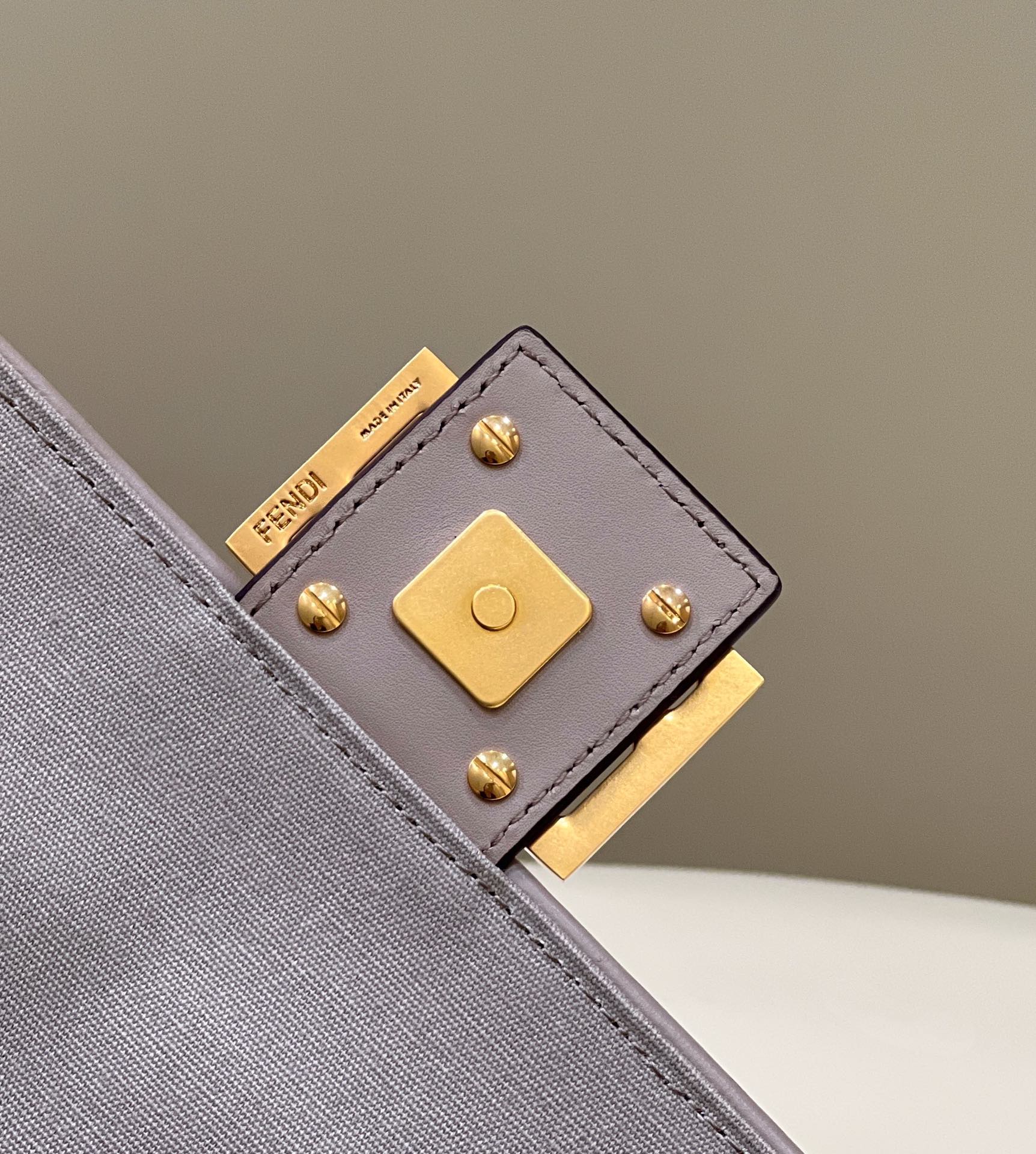 [TOP] FENDI Canvas Baguette Bag - 27×6×14cm - Light Grey&GHW