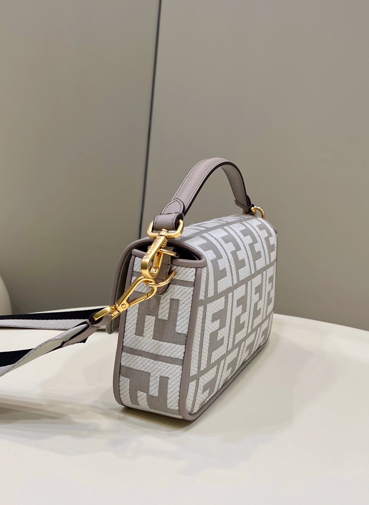 [TOP] FENDI Canvas Baguette Bag - 27×6×14cm - Light Grey&GHW