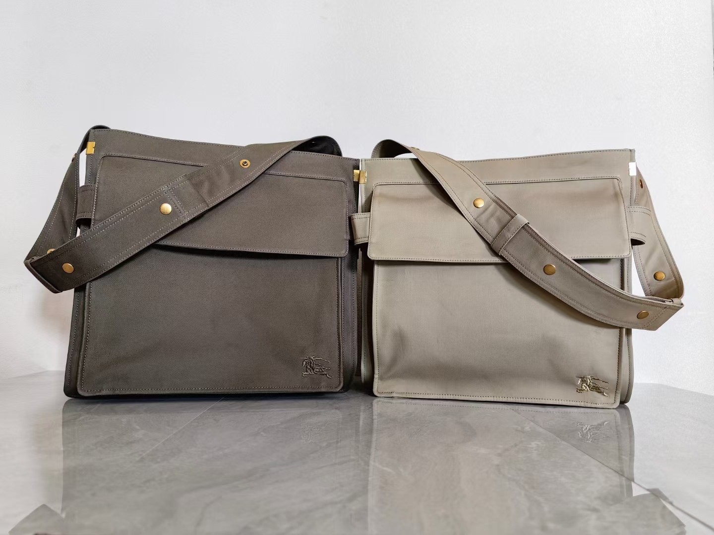 [TOP] BURBERRY Tote Bag 40 x 14 x 40cm Embellished Equestrian Logo Embroidery - 2 Color