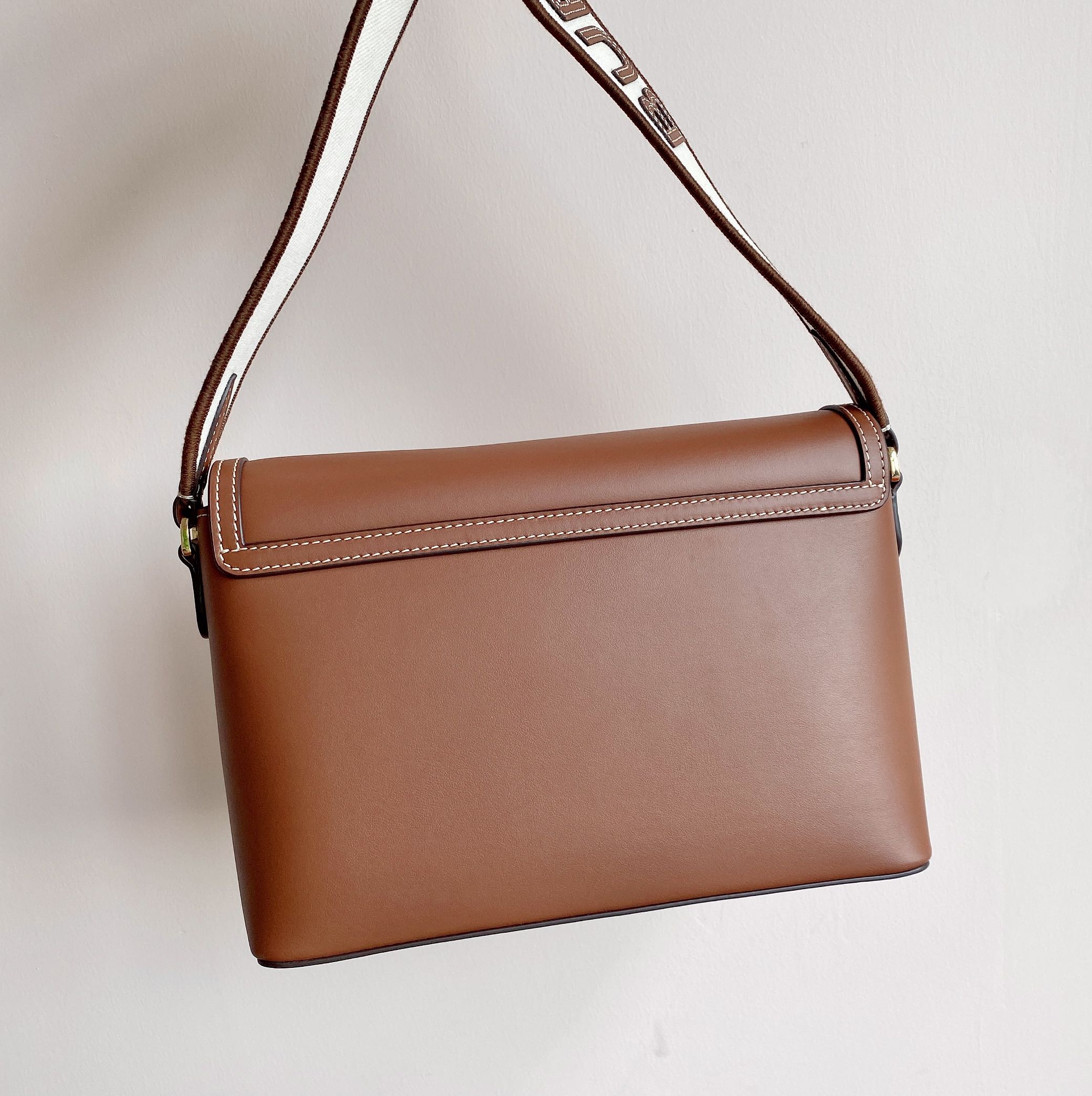 [TOP] BURBERRY Note Bag 24.5x18x9cm - 2 Color