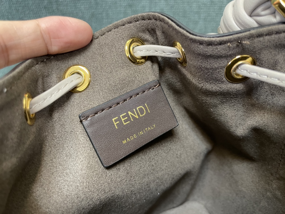 [TOP] FENDI Mon Tresor Calfskin Material Bag - 18x12x10cm - White