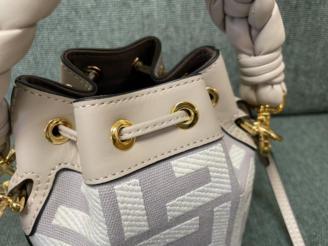 [TOP] FENDI Mon Tresor Calfskin Material Bag - 18x12x10cm - White