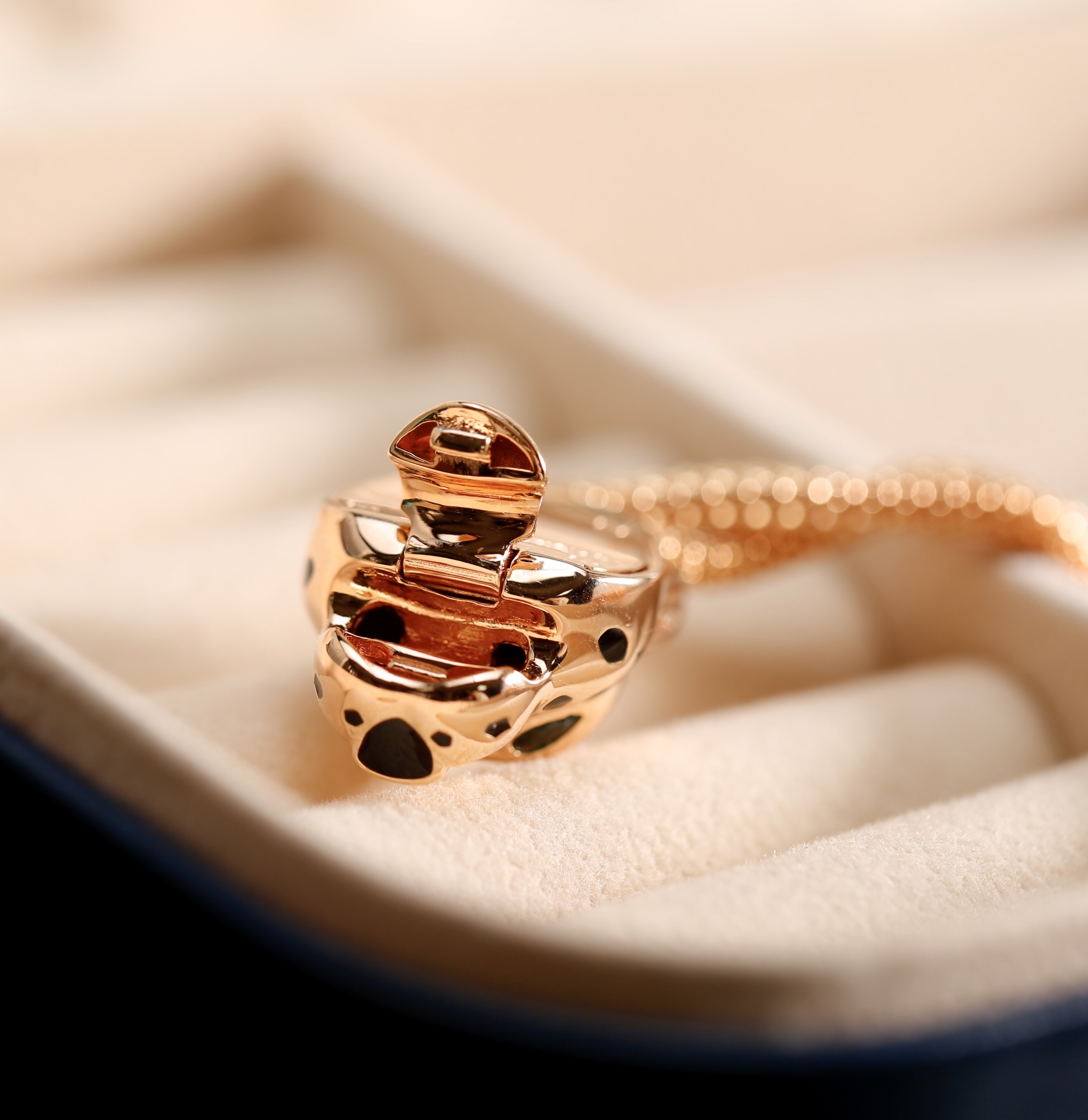 [TOP] Cartier Leopard Head Necklace - Gold