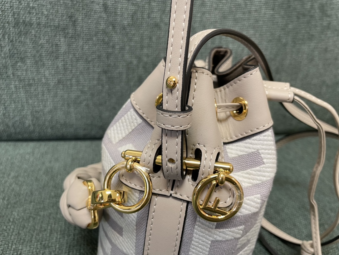 [TOP] FENDI Mon Tresor Calfskin Material Bag - 18x12x10cm - White