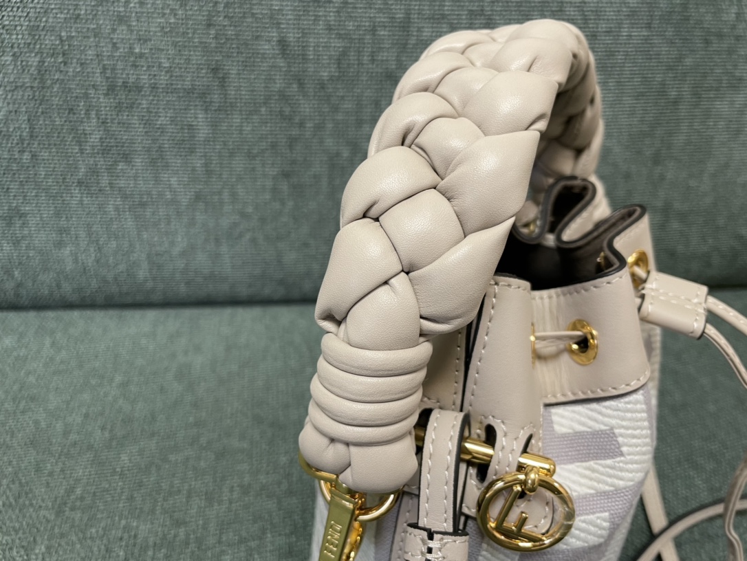 [TOP] FENDI Mon Tresor Calfskin Material Bag - 18x12x10cm - White