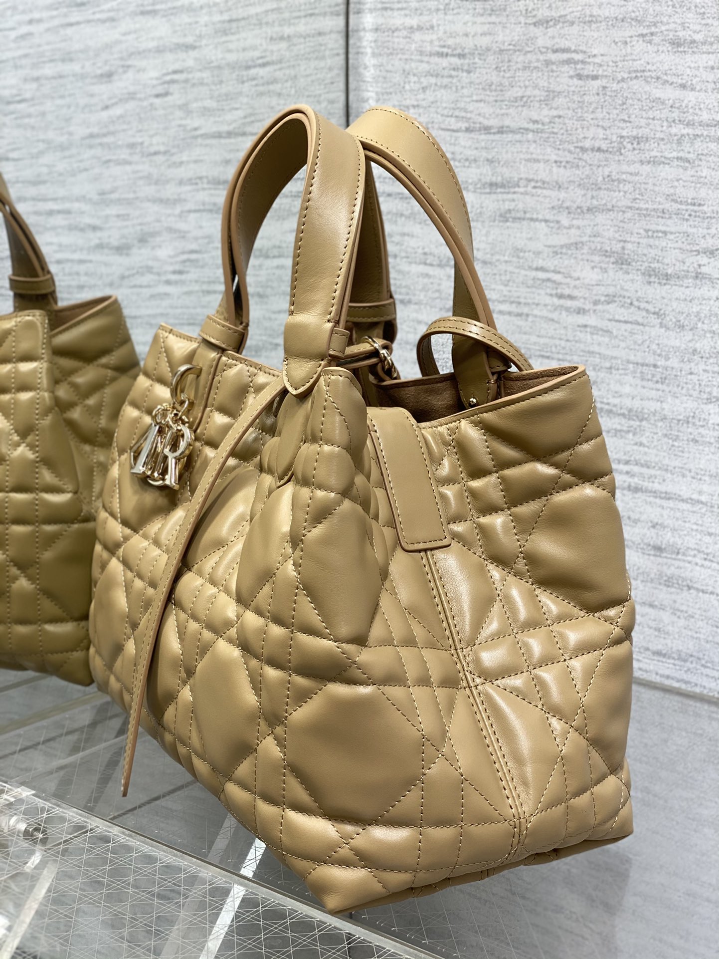 [TOP] Christian Dior Cowhide Medium Toujours Handbag 28.5*19*21cm - 3 Colors - CD Lock Letter D Knob - 711 Luxury