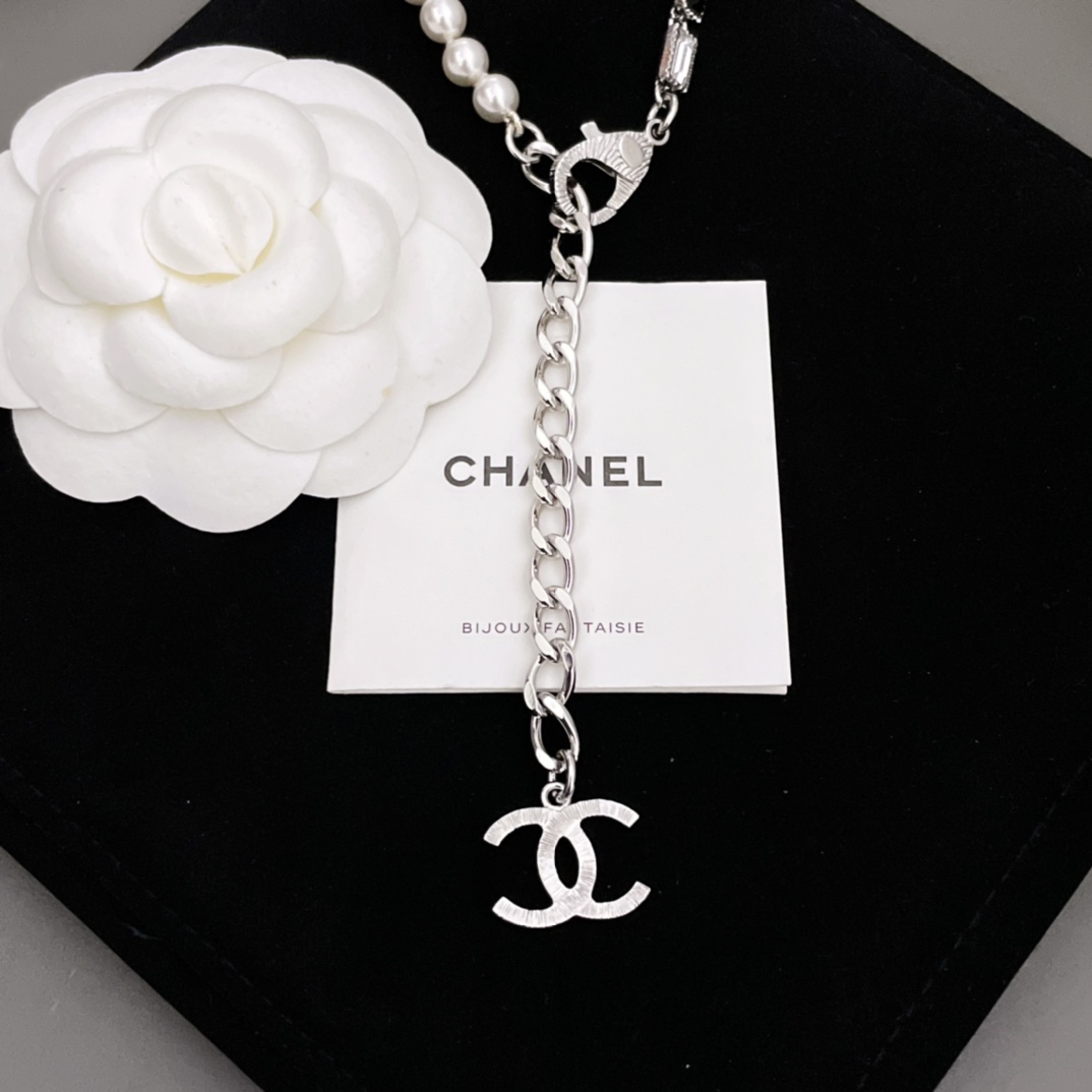 [TOP] CHANEL Black and White Long Diamond and Pearl Necklace