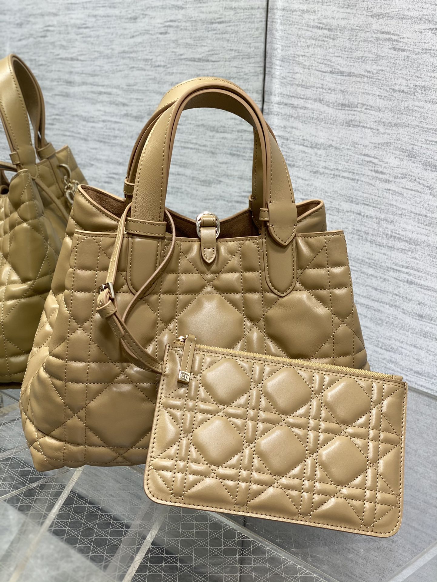 [TOP] Christian Dior Cowhide Medium Toujours Handbag 28.5*19*21cm - 3 Colors - CD Lock Letter D Knob - 711 Luxury