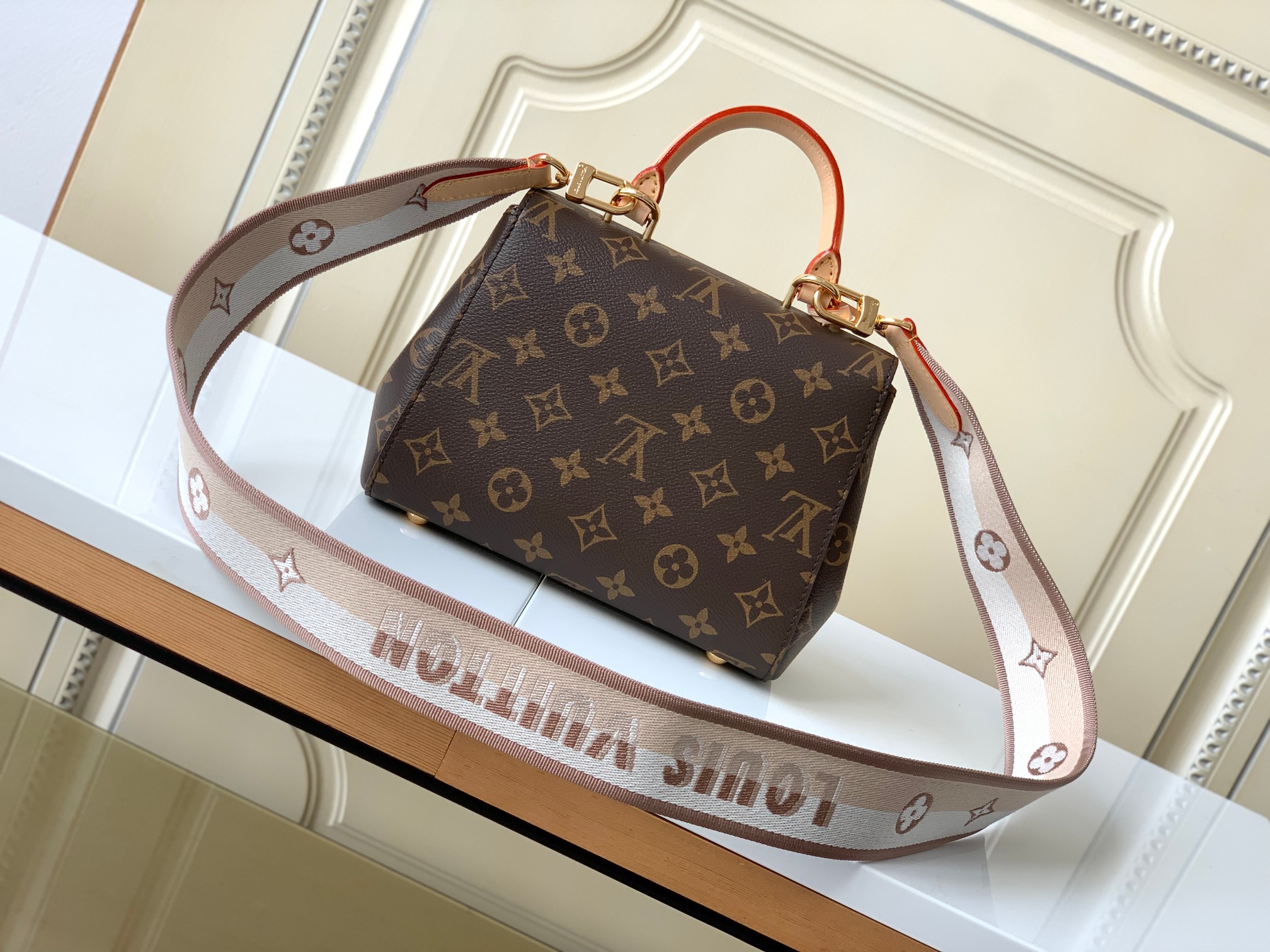 [TOP] Louis Vuitton LV Cluny Mini Handbag 20x16x7.5cm
