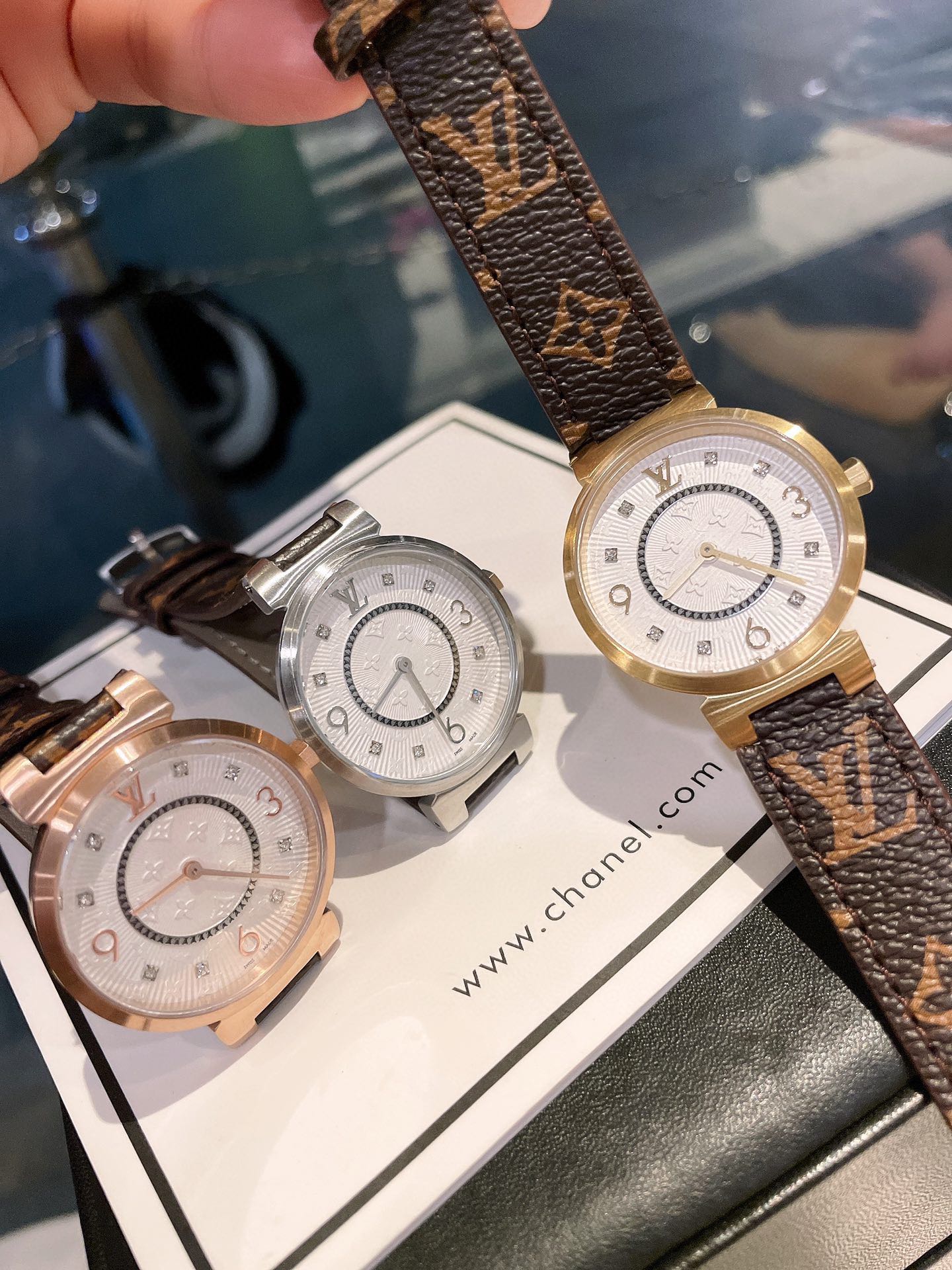 [TOP] Louis Vuitton LV Swiss Quartz Movement Watch 34mm - 3 Colours