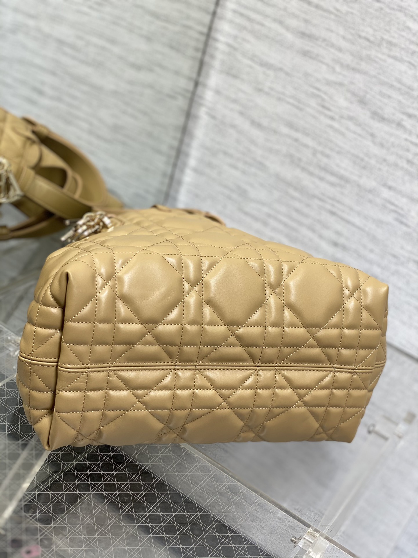[TOP] Christian Dior Cowhide Medium Toujours Handbag 28.5*19*21cm - 3 Colors - CD Lock Letter D Knob - 711 Luxury