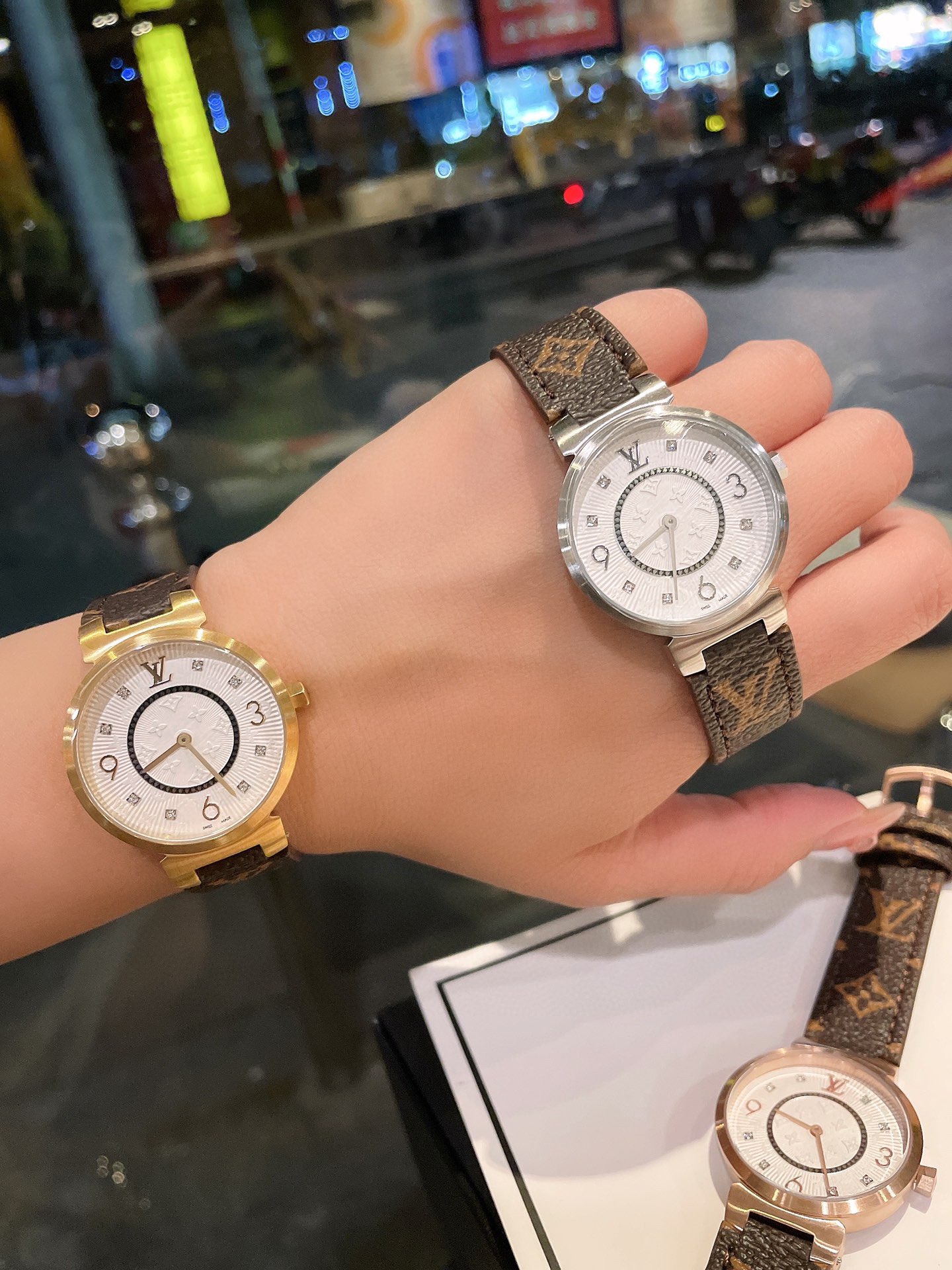 [TOP] Louis Vuitton LV Swiss Quartz Movement Watch 34mm - 3 Colours