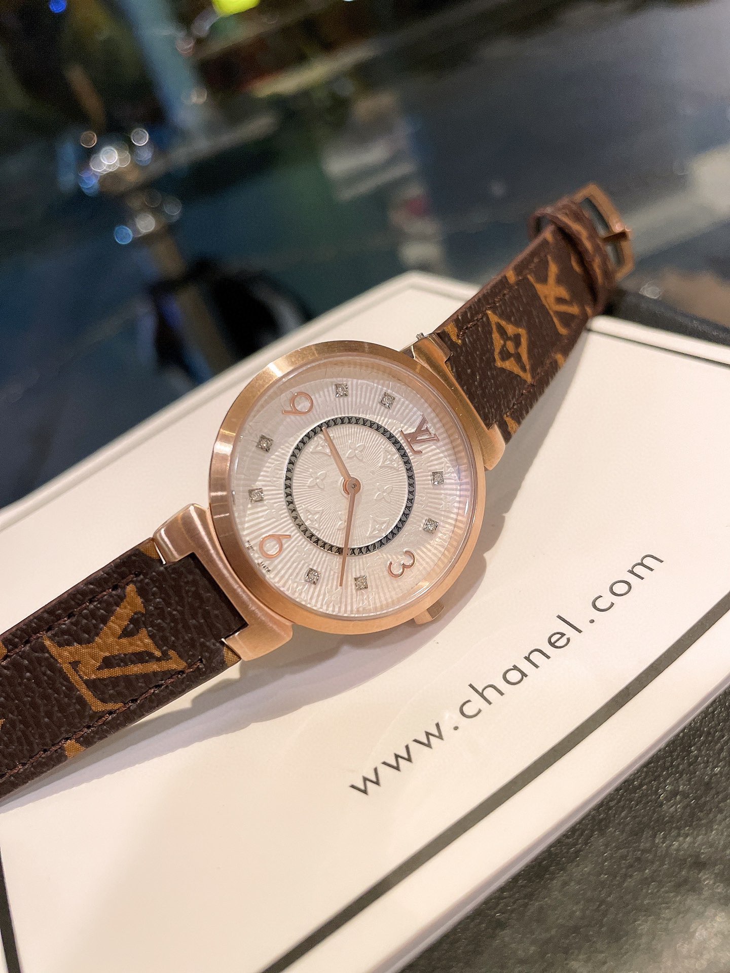 [TOP] Louis Vuitton LV Swiss Quartz Movement Watch 34mm - 3 Colours