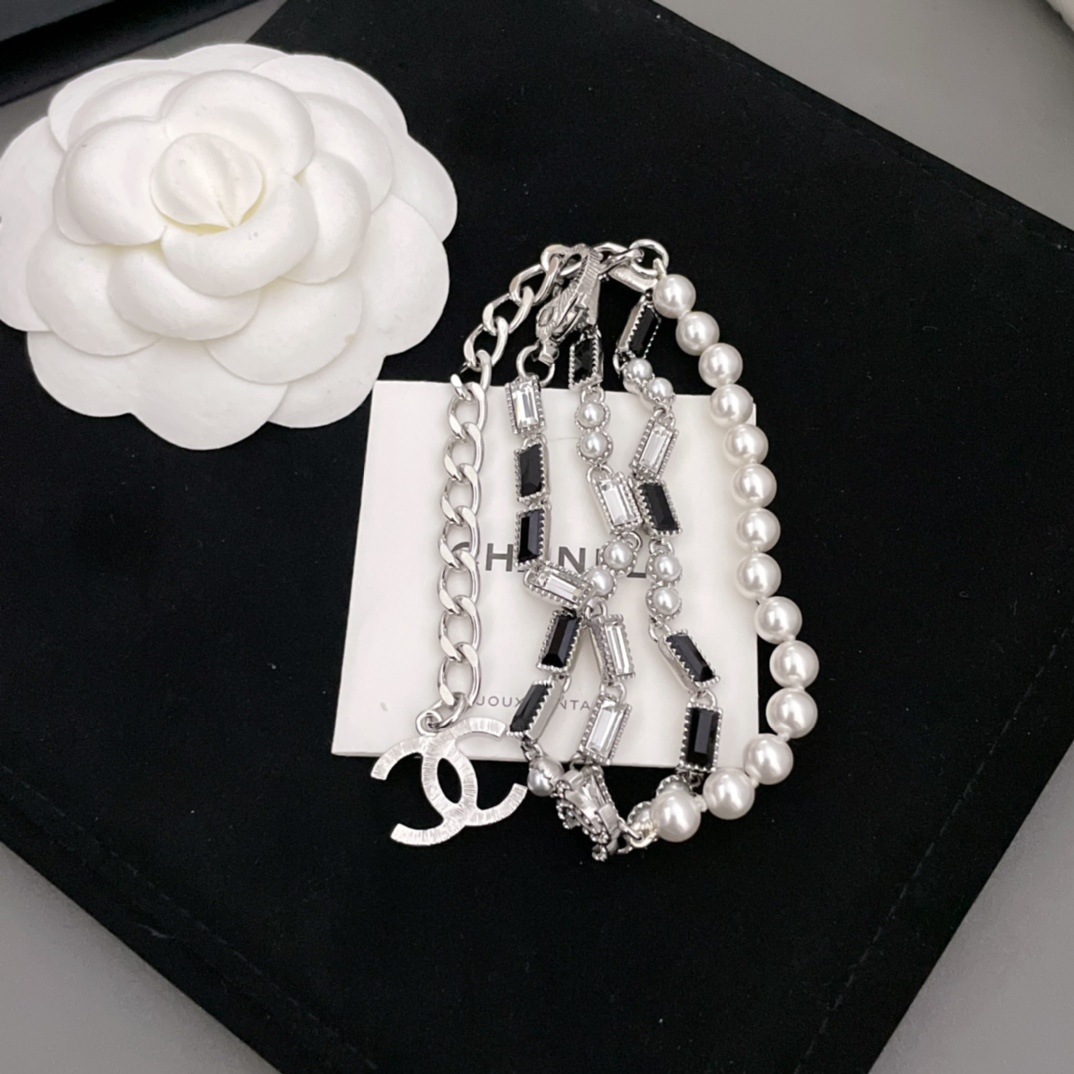 [TOP] CHANEL Black and White Long Diamond and Pearl Necklace