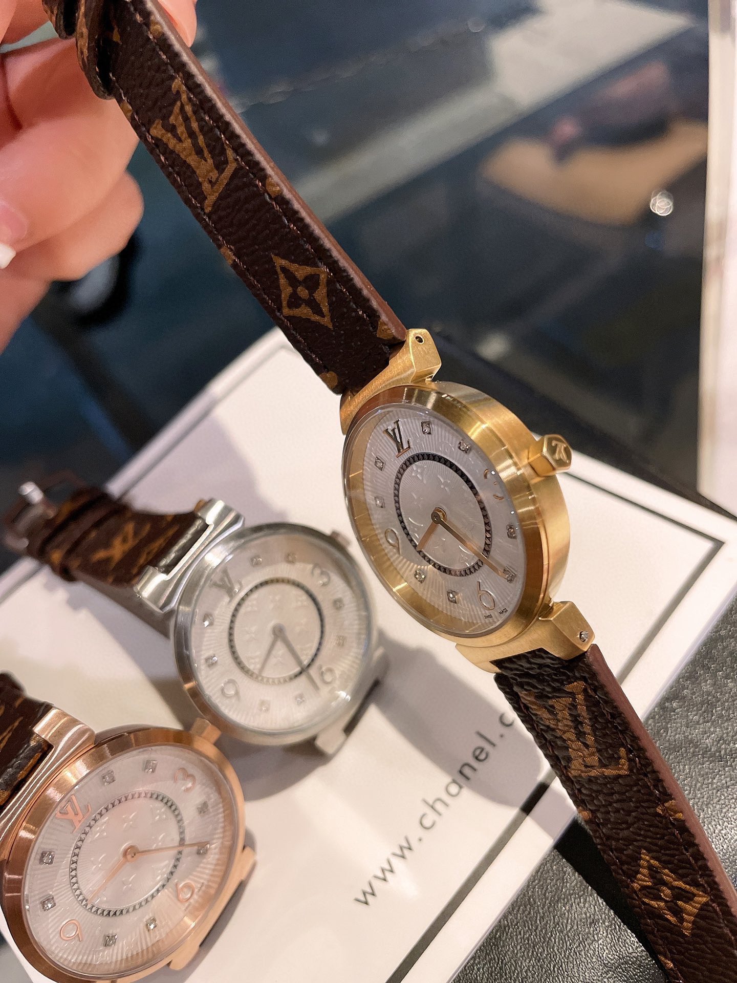 [TOP] Louis Vuitton LV Swiss Quartz Movement Watch 34mm - 3 Colours