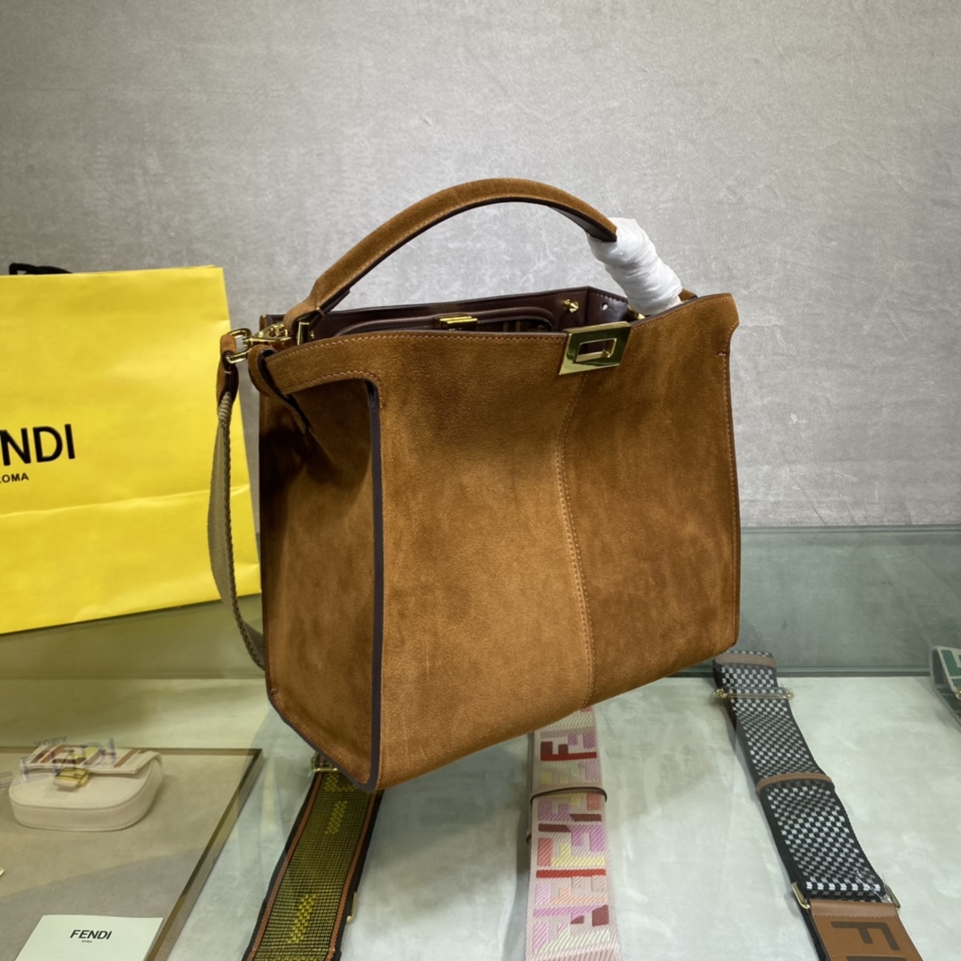 [TOP]FENDI Frosted Cowhide Peekaboo Bag 30CM - Brown