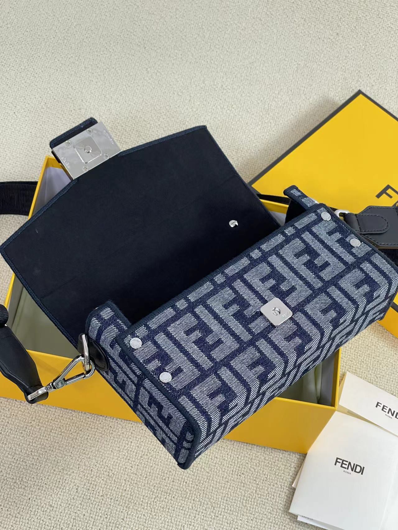 [TOP] FENDI Denim Box Flip Bag 23x6.5x13cm