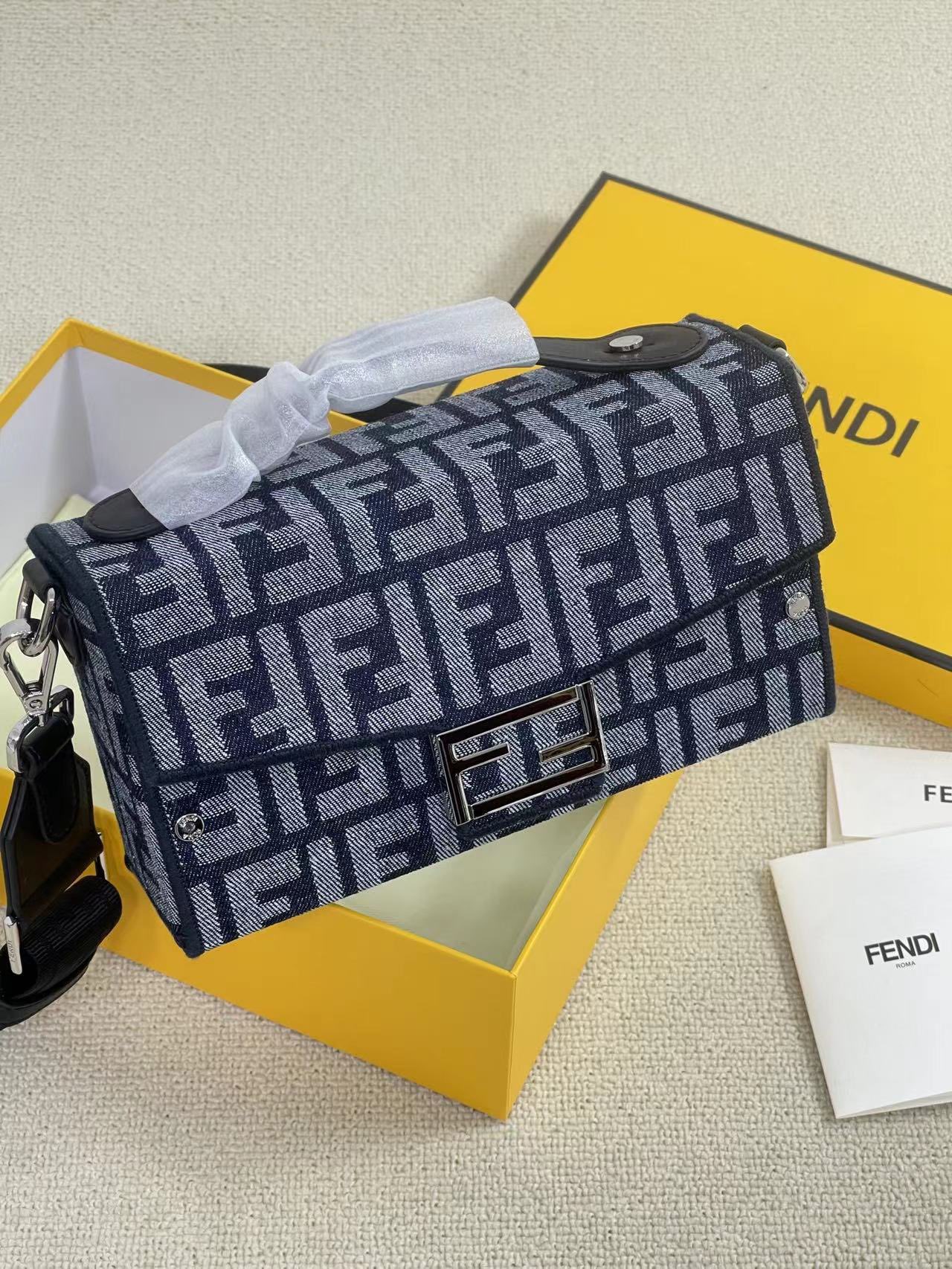 [TOP] FENDI Denim Box Flip Bag 23x6.5x13cm