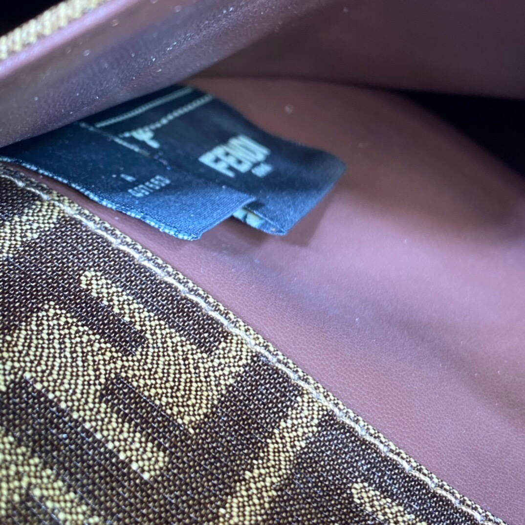 [TOP]FENDI Frosted Cowhide Peekaboo Bag 30CM - Brown