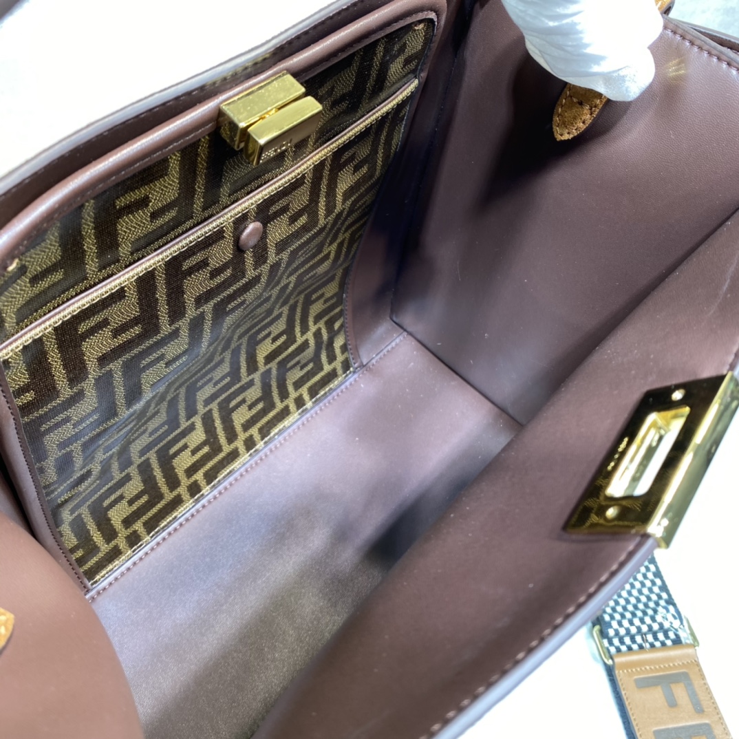 [TOP]FENDI Frosted Cowhide Peekaboo Bag 30CM - Brown