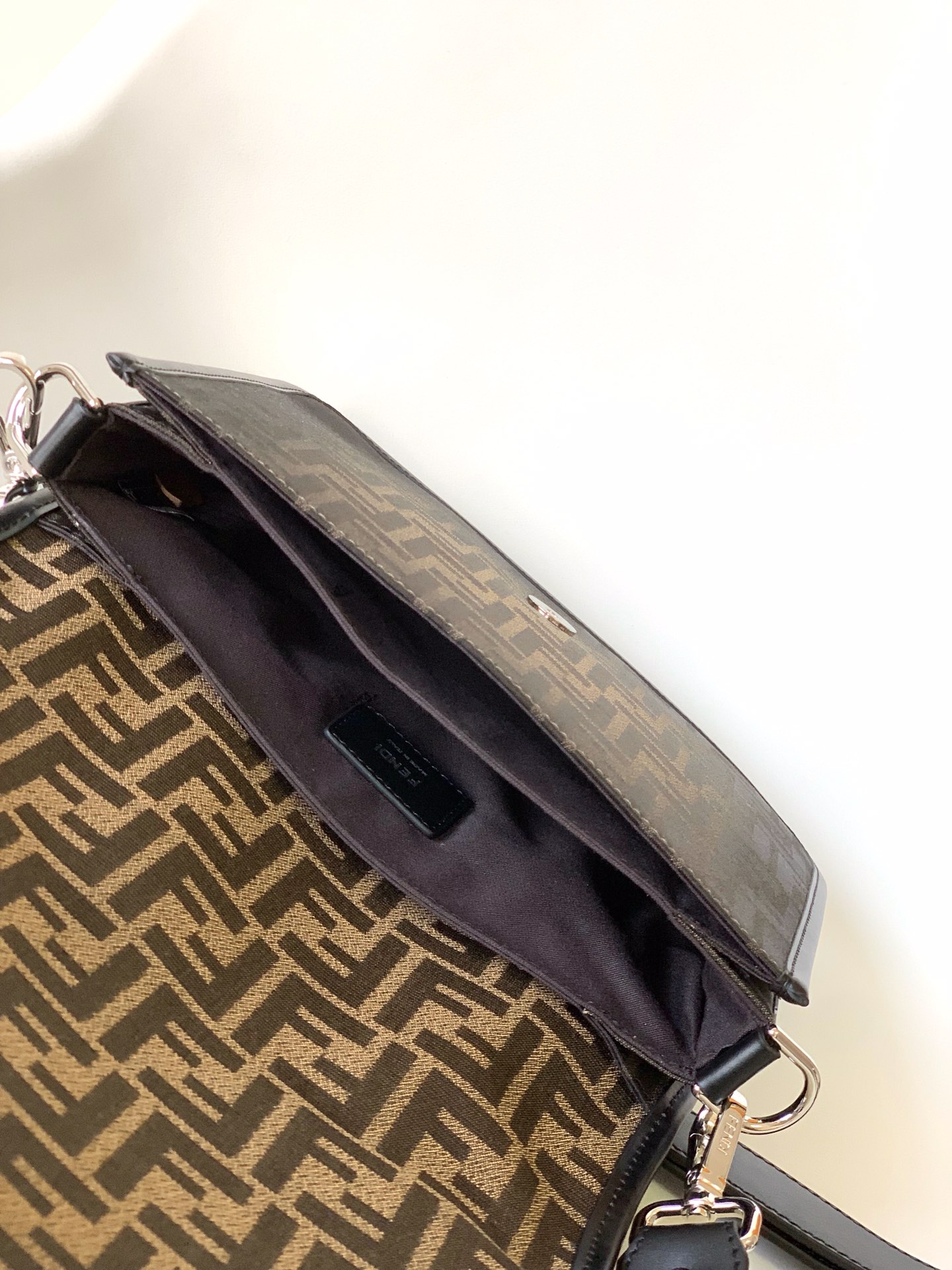 [TOP] FENDI Fabric Quality Messenger Package 20.5×7×24cm