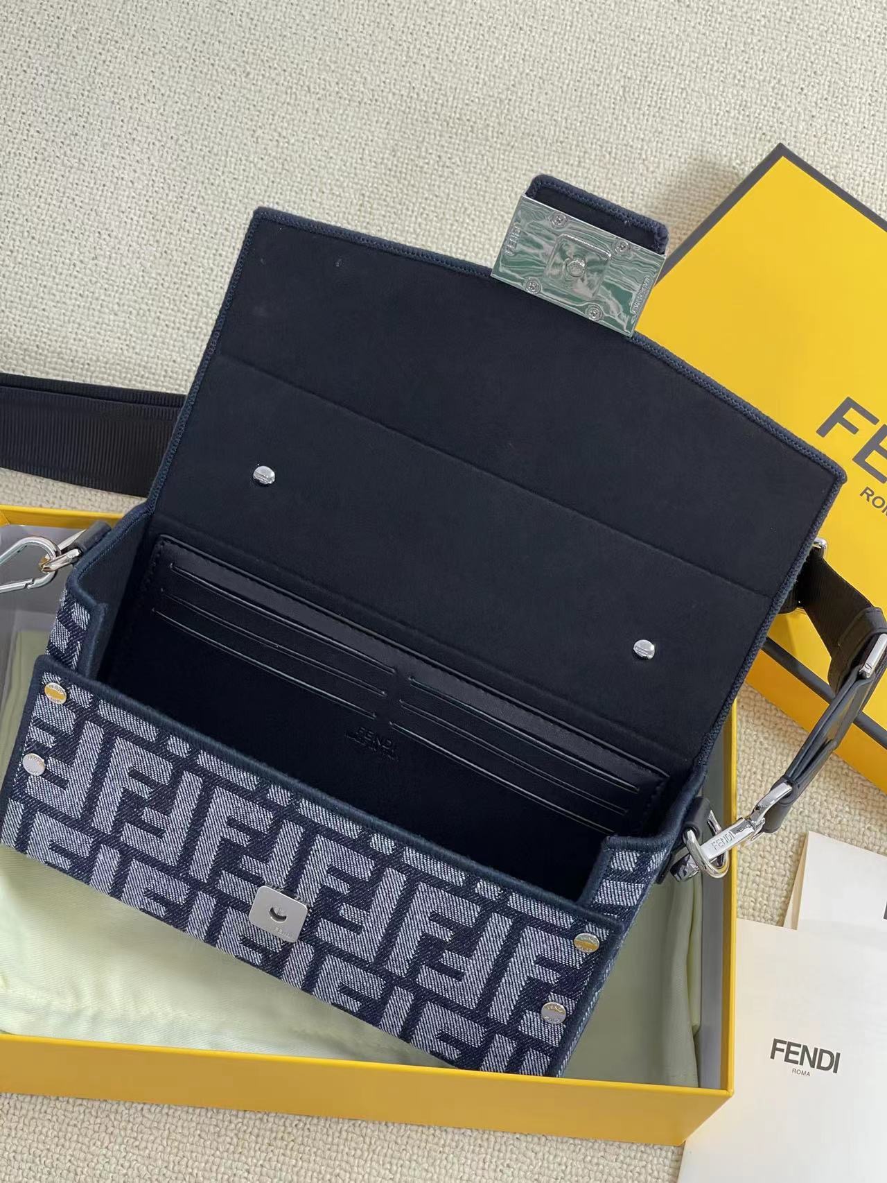 [TOP] FENDI Denim Box Flip Bag 23x6.5x13cm