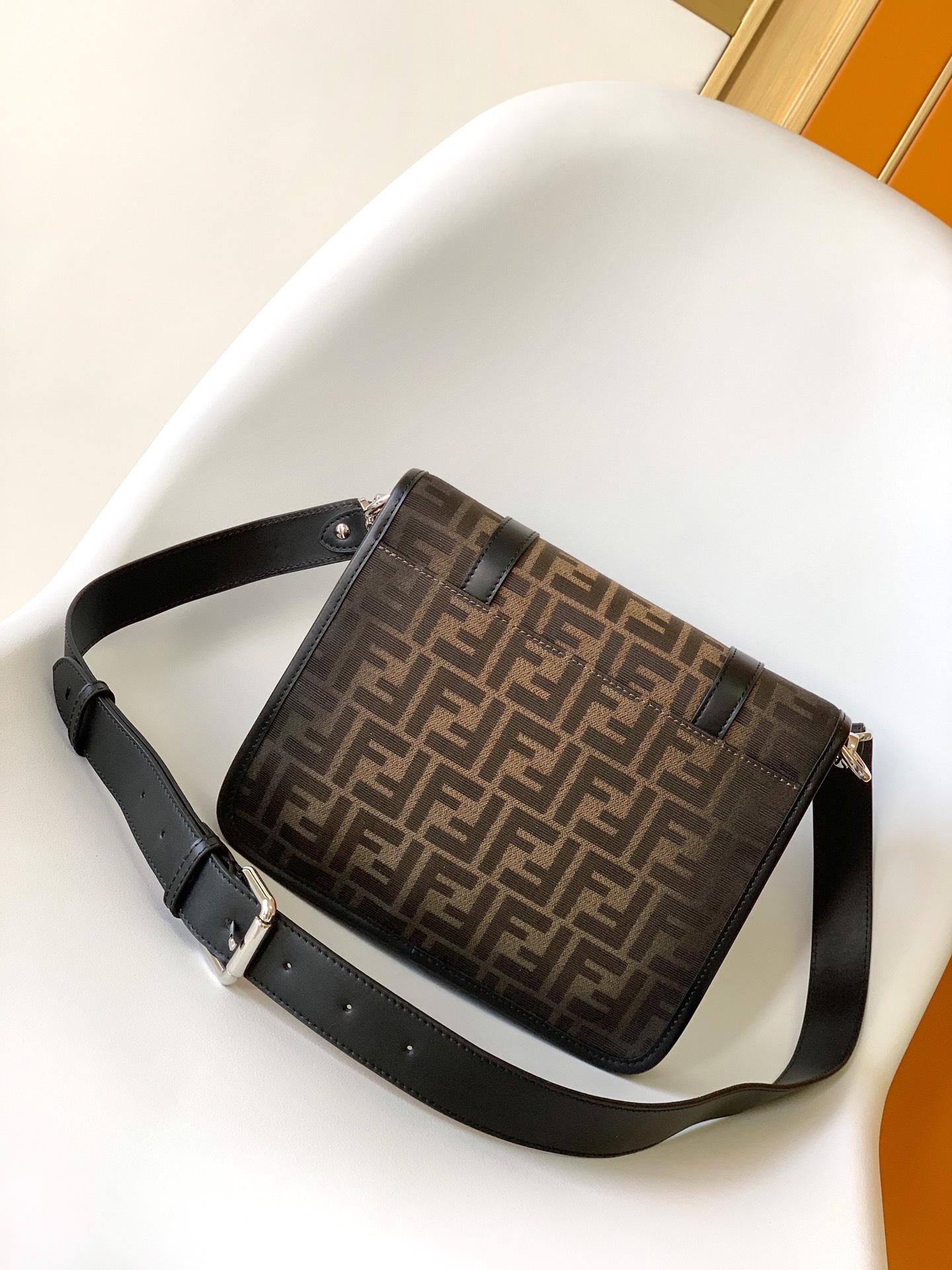 [TOP] FENDI Fabric Quality Messenger Package 20.5×7×24cm