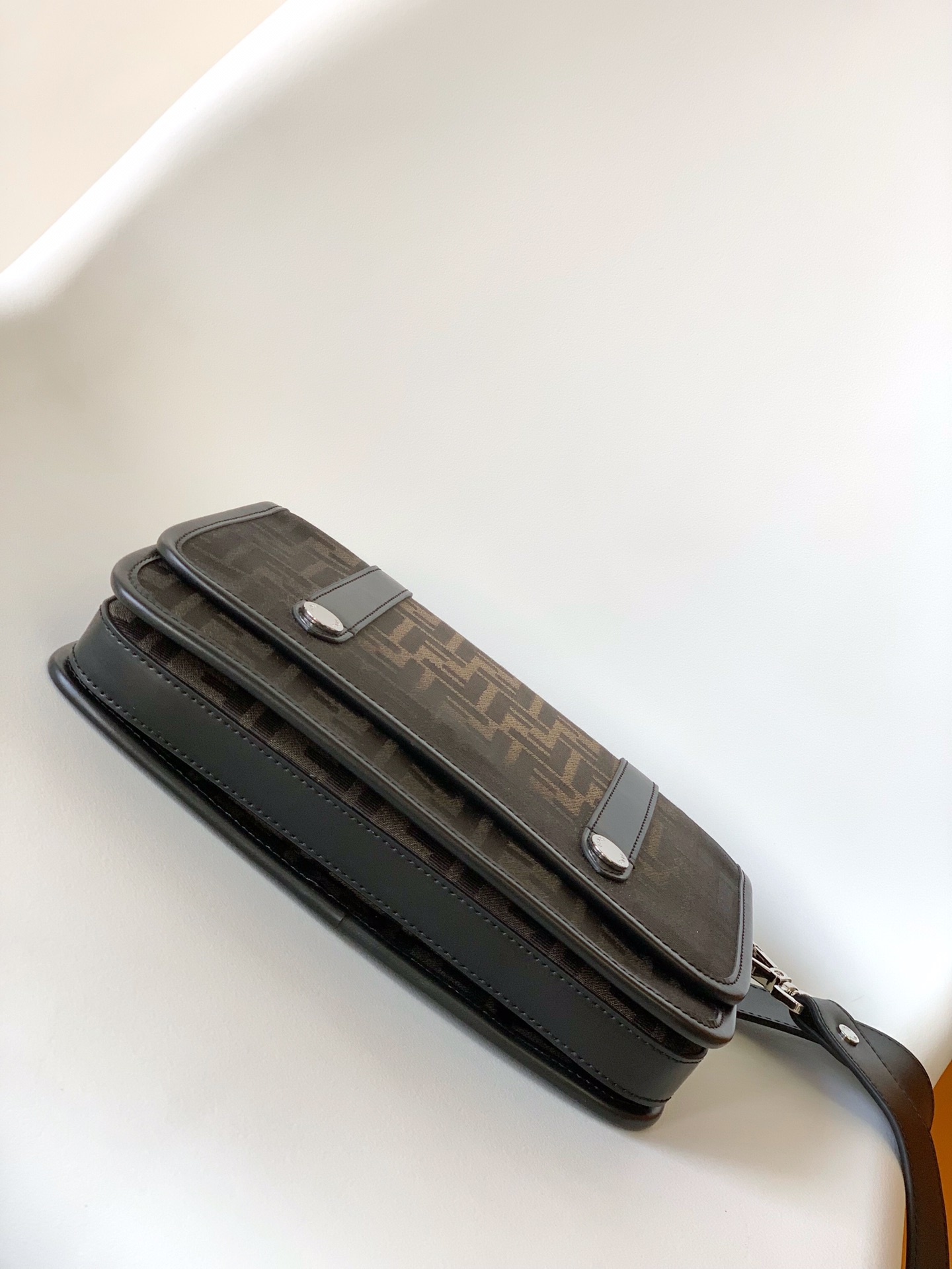 [TOP] FENDI Fabric Quality Messenger Package 20.5×7×24cm