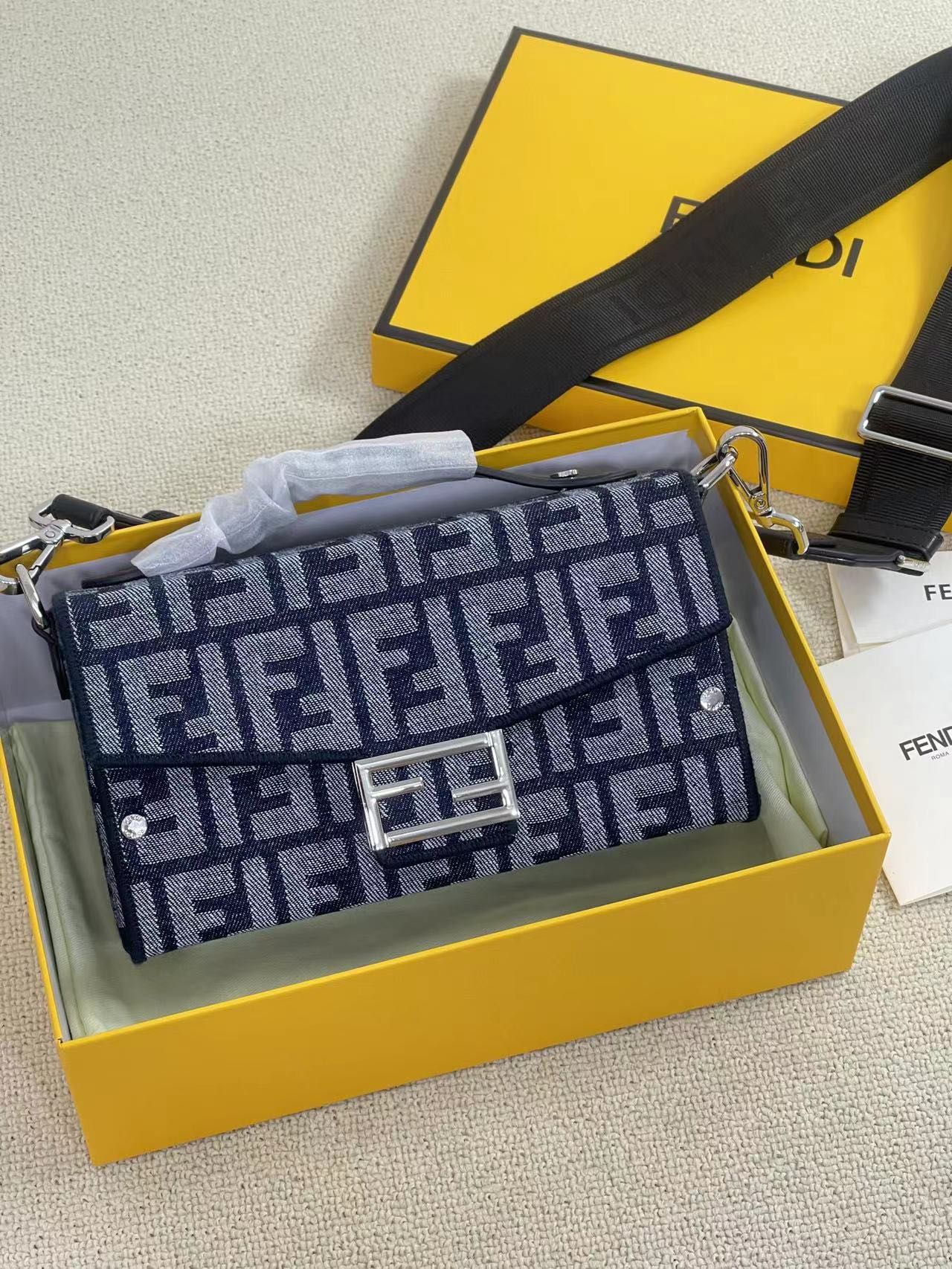 [TOP] FENDI Denim Box Flip Bag 23x6.5x13cm