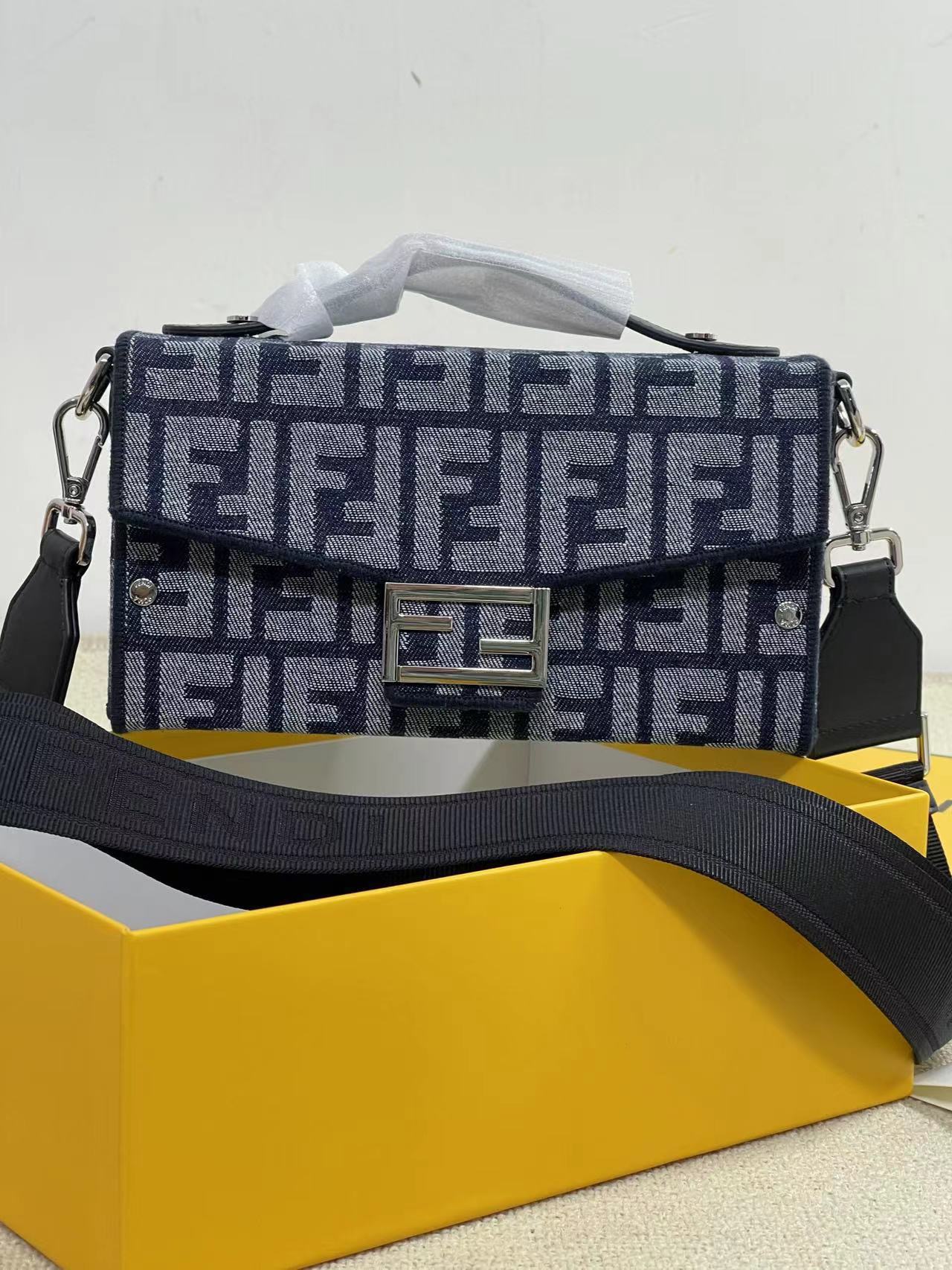 [TOP] FENDI Denim Box Flip Bag 23x6.5x13cm