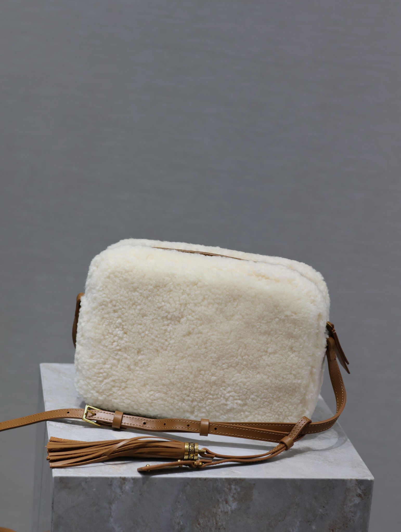 [TOP] Yves Saint Laurent YSL Lamb's Wool Lou Camera Bags - Beige