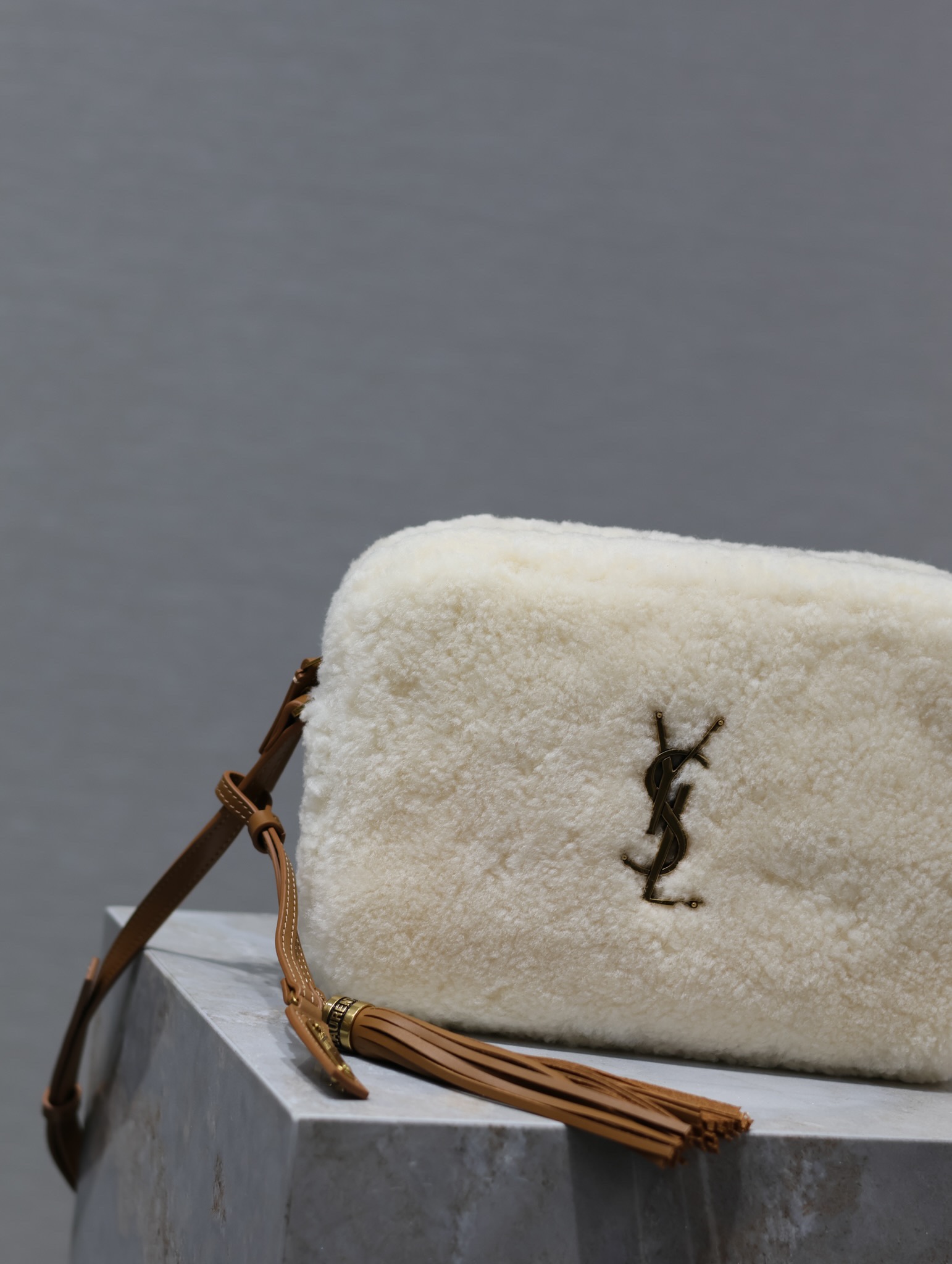 [TOP] Yves Saint Laurent YSL Lamb's Wool Lou Camera Bags - Beige
