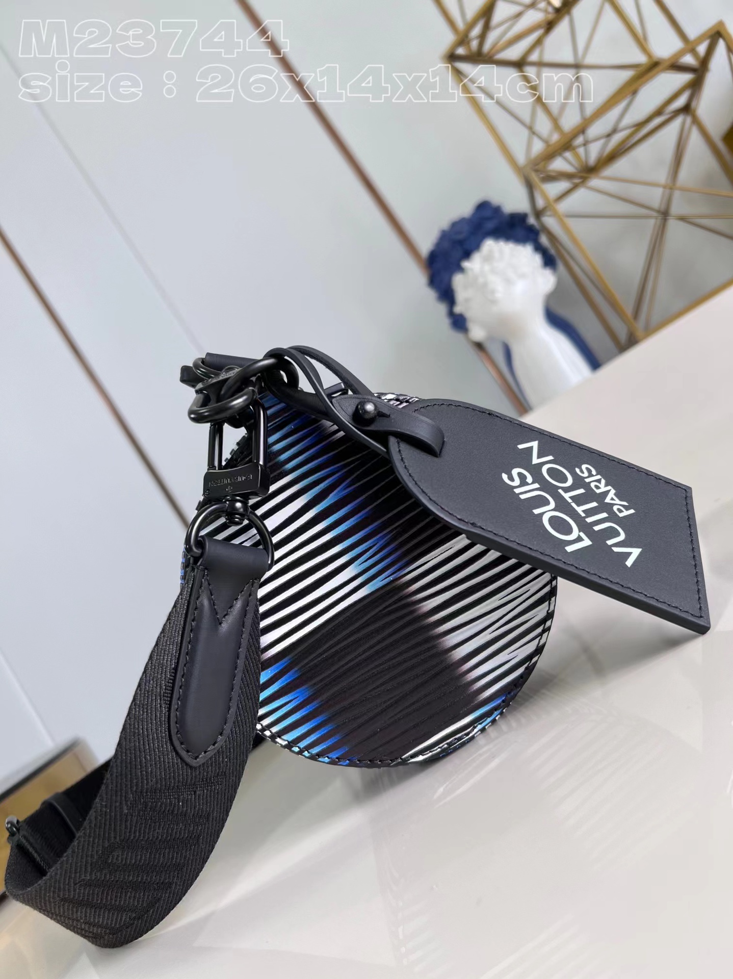 [TOP] Louis Vuitton LV Soft Polochon Leather Handbag - 26 x 14 x 14cm - Black