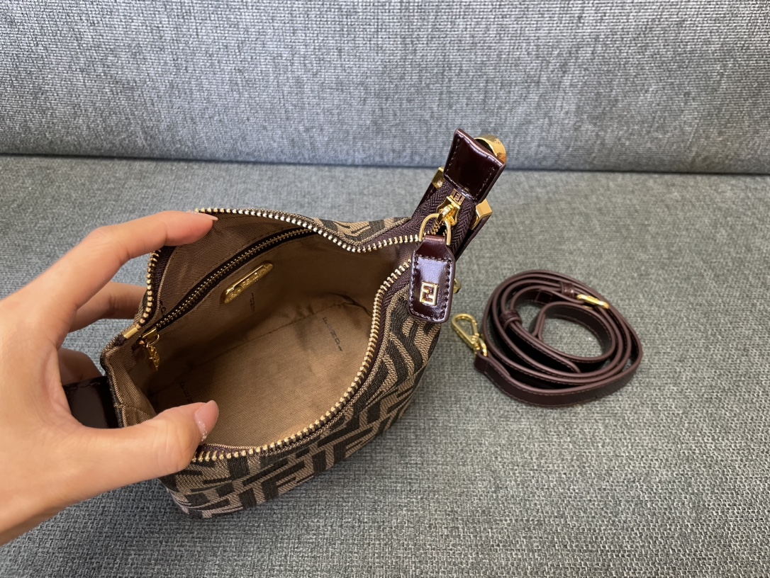 [TOP] FENDI Mini Lunch Box Bag 15×9×13cm  - Coffee