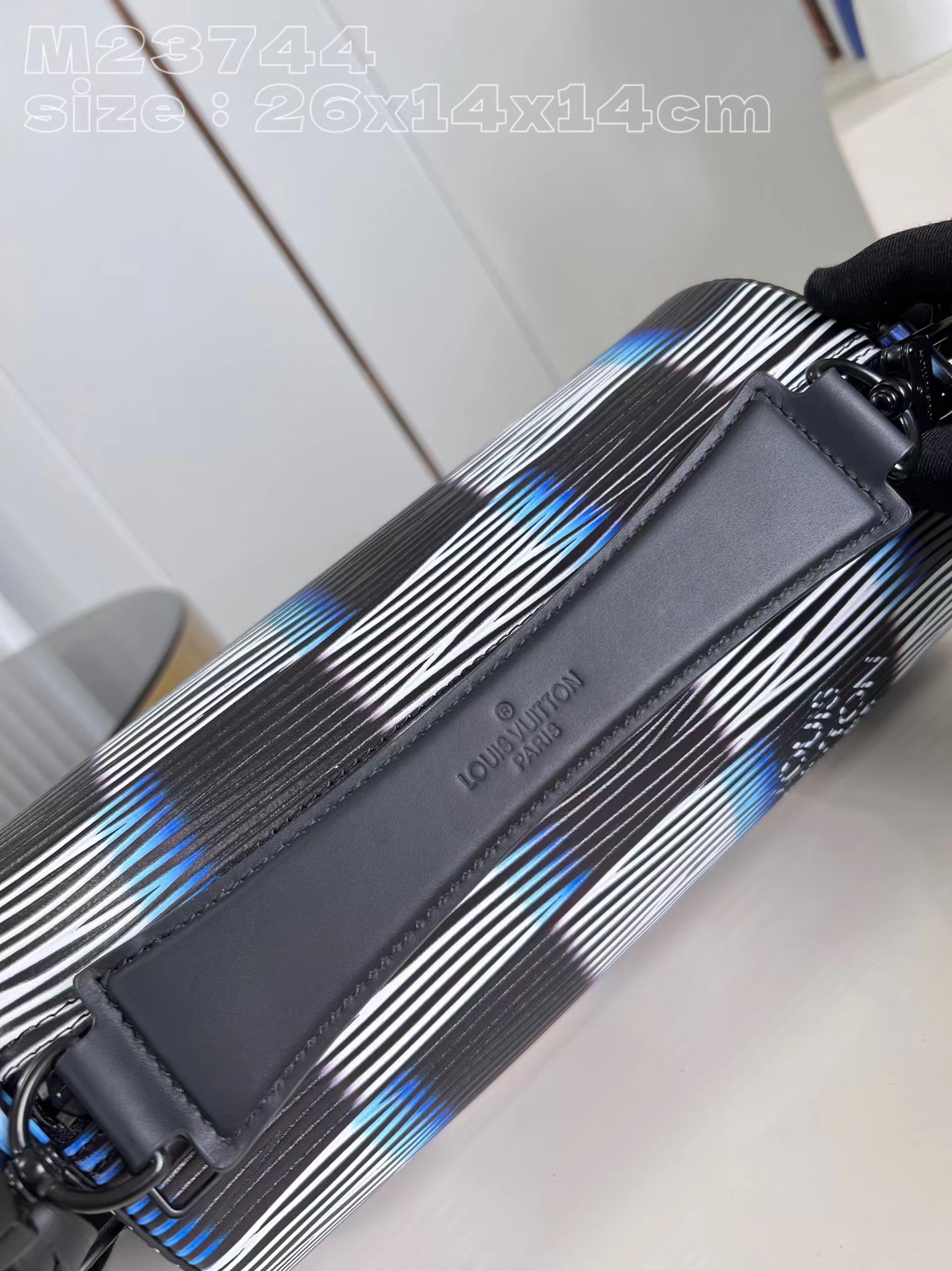 [TOP] Louis Vuitton LV Soft Polochon Leather Handbag - 26 x 14 x 14cm - Black