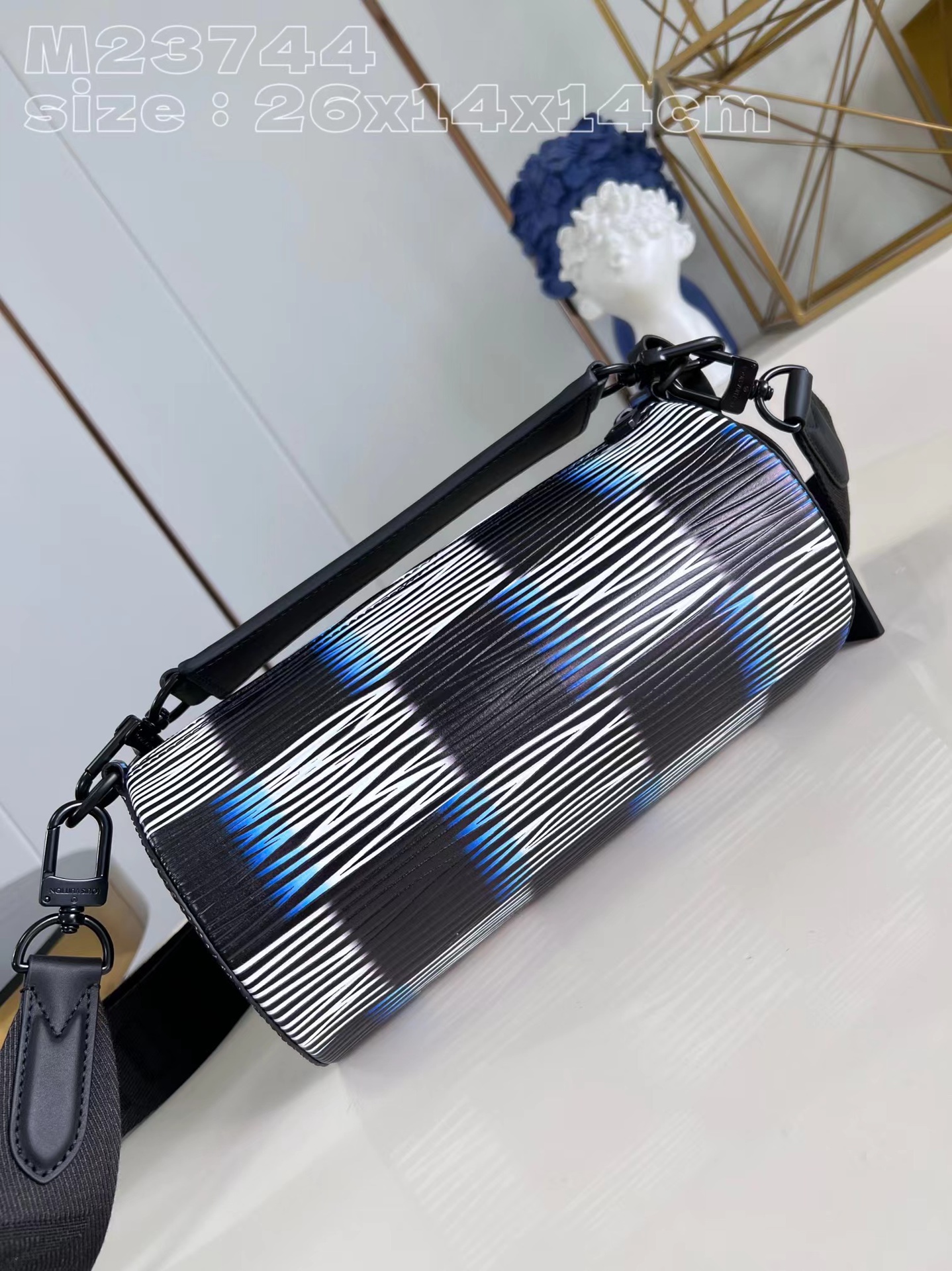 [TOP] Louis Vuitton LV Soft Polochon Leather Handbag - 26 x 14 x 14cm - Black