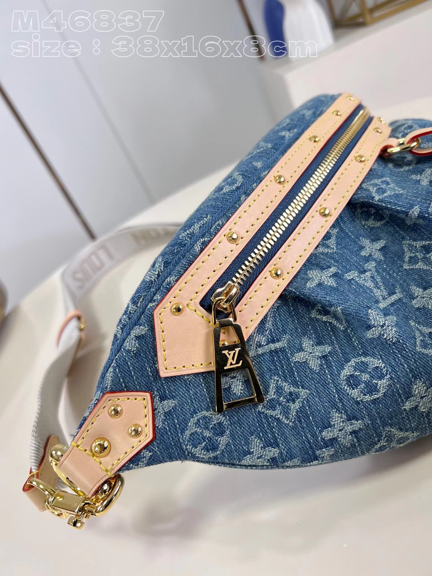 [TOP] Louis Vuitton LV High Rise Waist Bag Made Of Monogram Denim Canvas 38x16x8cm - Denim Blue