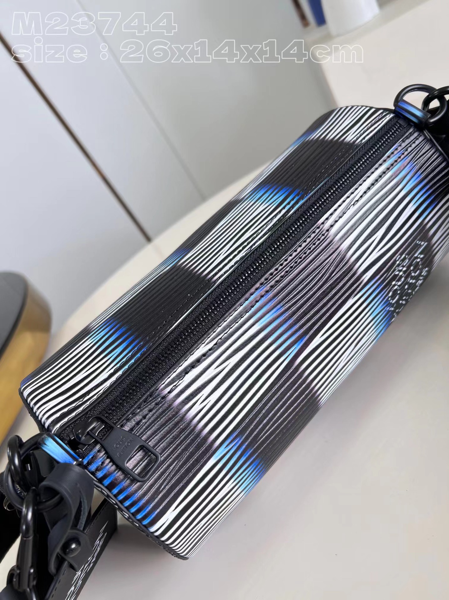 [TOP] Louis Vuitton LV Soft Polochon Leather Handbag - 26 x 14 x 14cm - Black